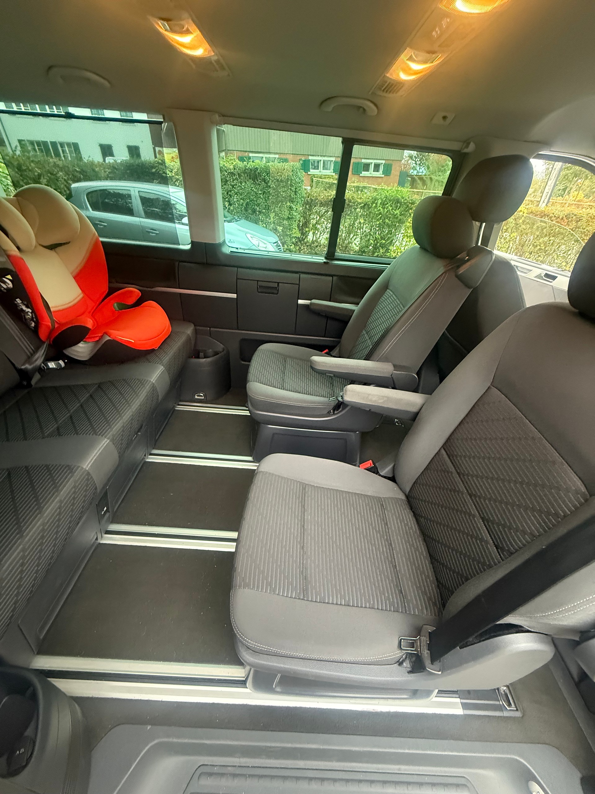 VW Multivan TDI 2.0-image-4