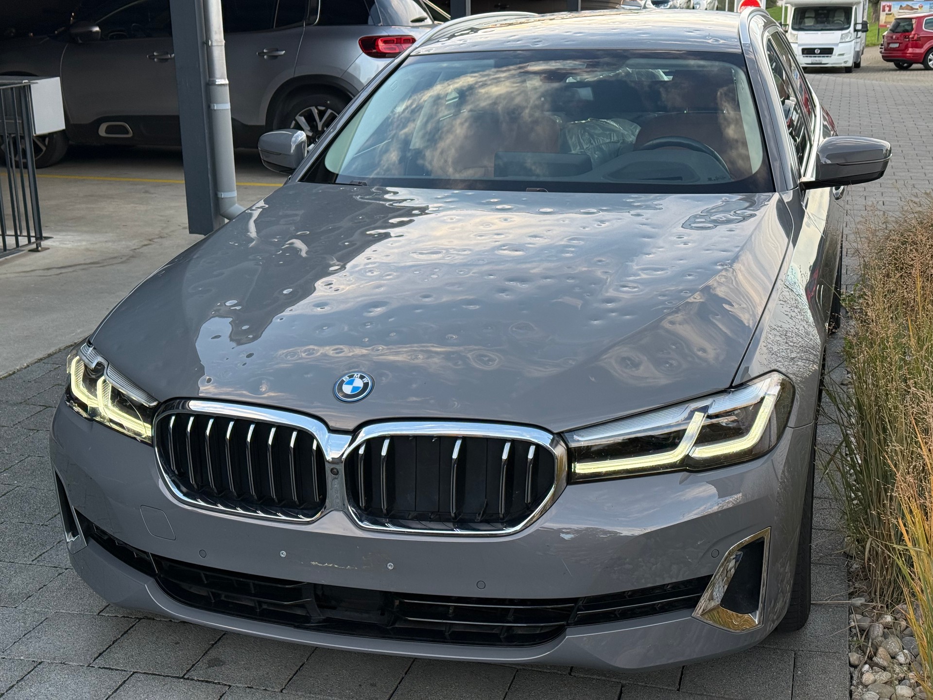BMW 530e xDrive Touring Luxury Line Steptronic-image-1