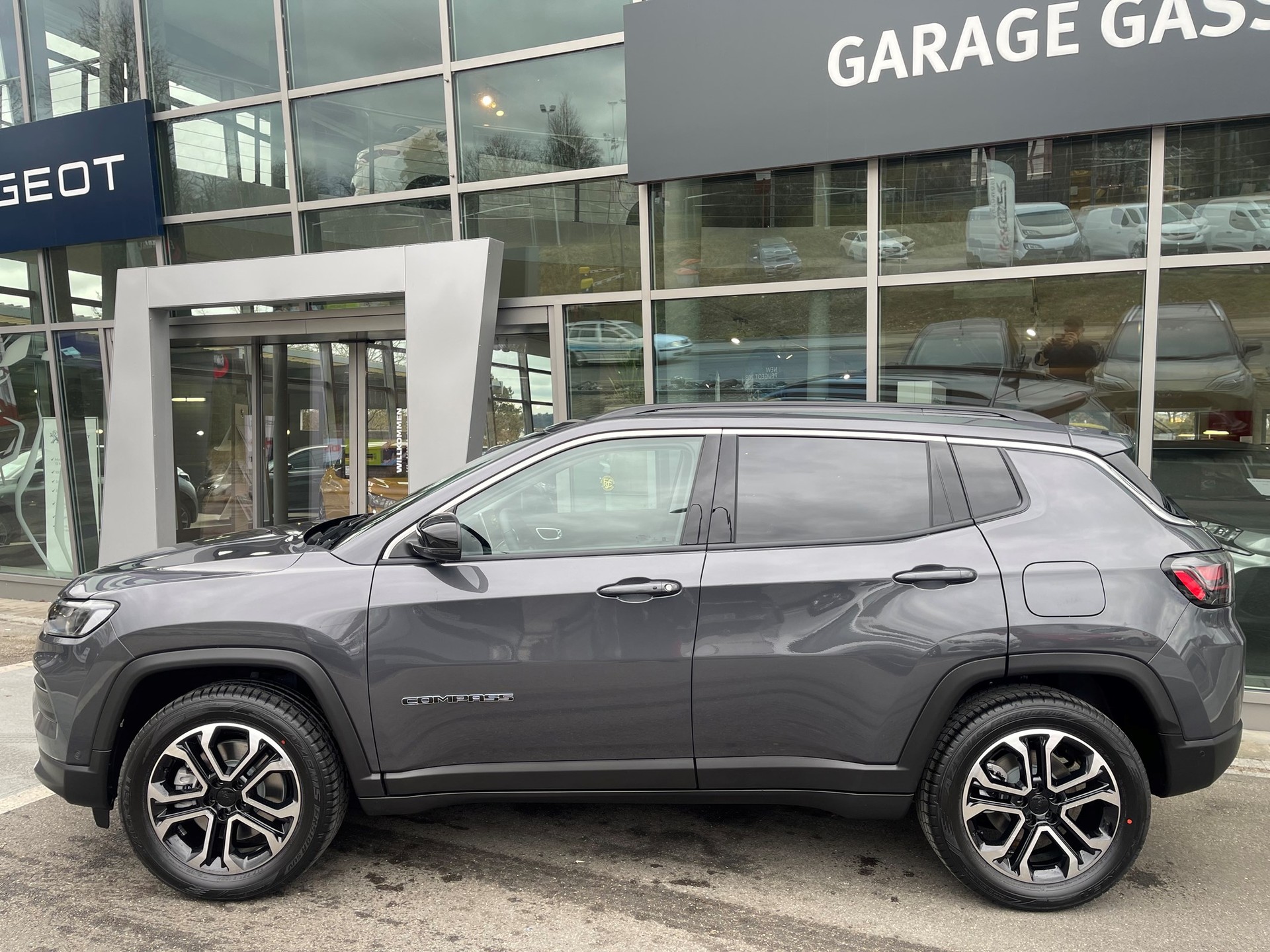 JEEP Compass 1.3 T PHEV Swiss Limited Plus AWD-image-1