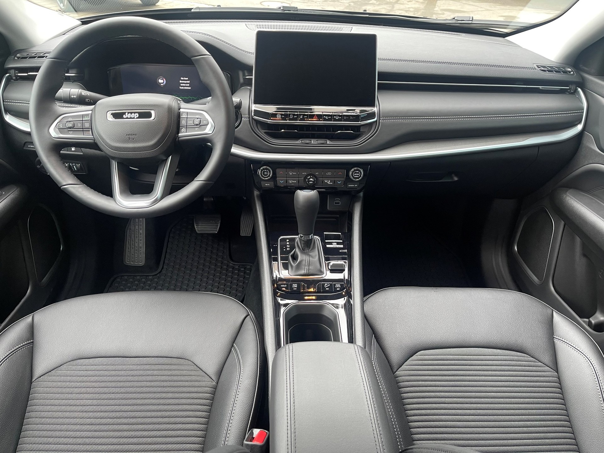 JEEP Compass 1.3 T PHEV Swiss Limited Plus AWD-image-8