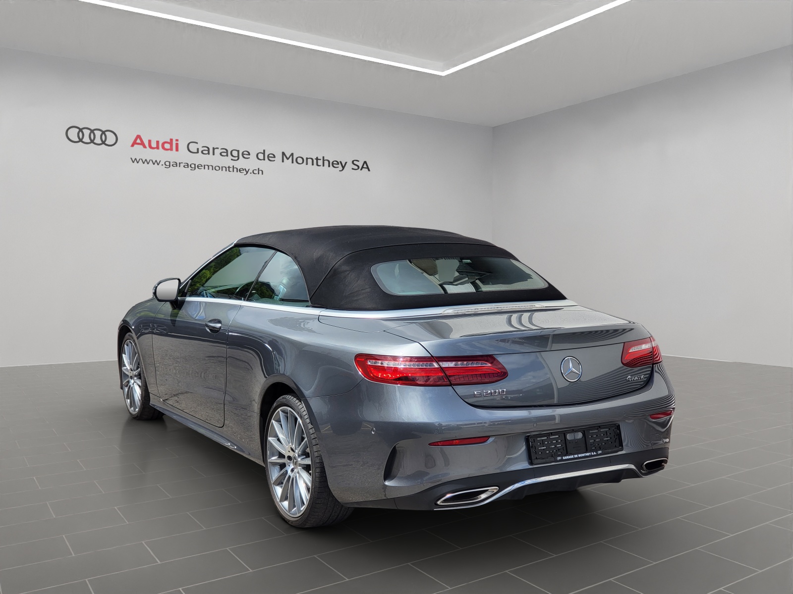 MERCEDES-BENZ E 200 Cabriolet AMG Line 4 Matic 9G-Tronic-image-5