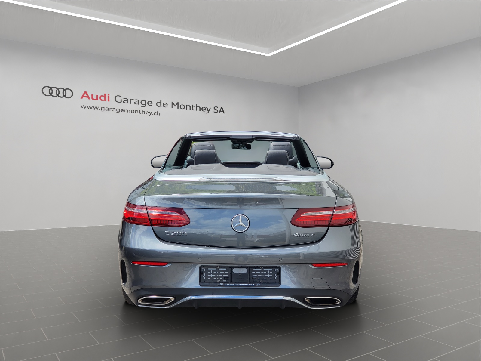 MERCEDES-BENZ E 200 Cabriolet AMG Line 4 Matic 9G-Tronic-image-4