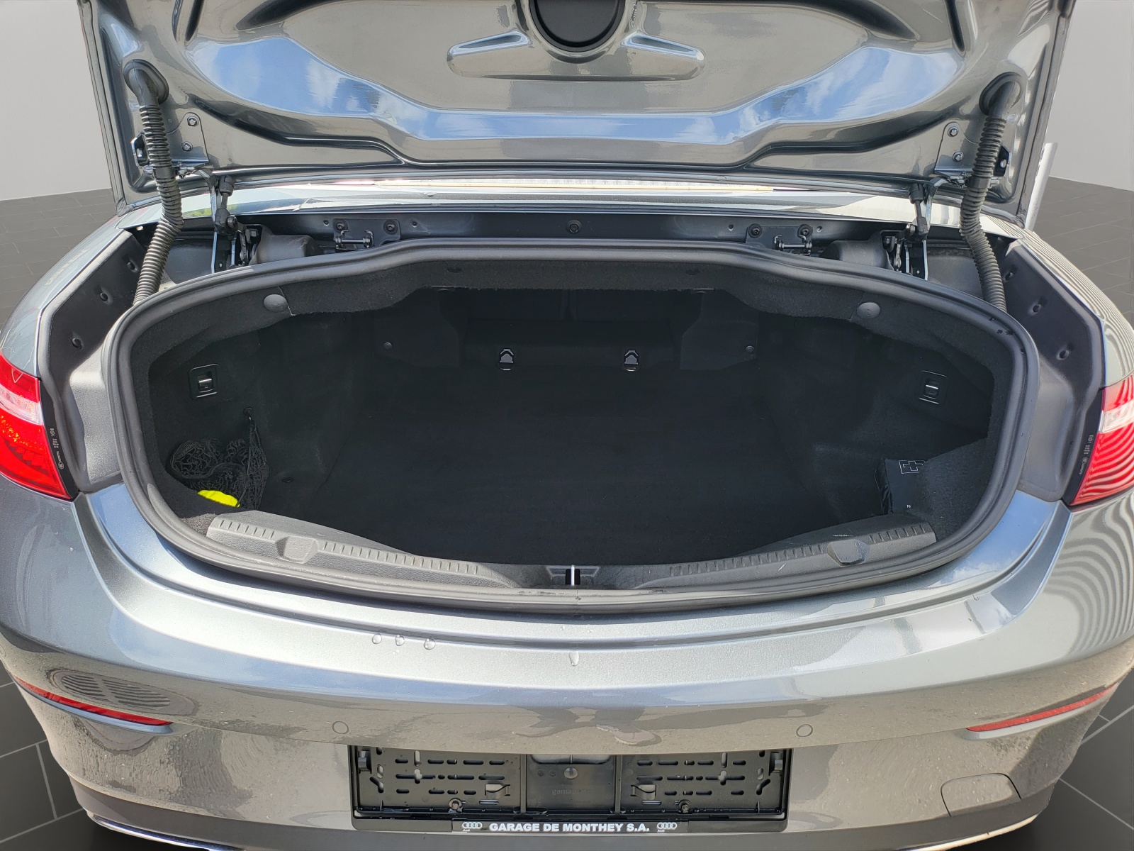 MERCEDES-BENZ E 200 Cabriolet AMG Line 4 Matic 9G-Tronic-image-14