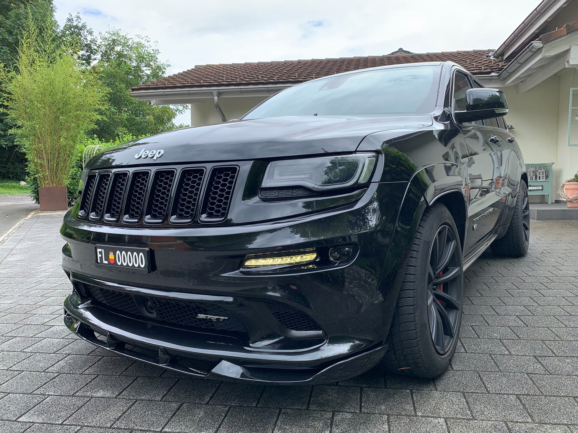 JEEP Grand Cherokee 6.4 V8 HEMI SRT8 Automatic-image-1