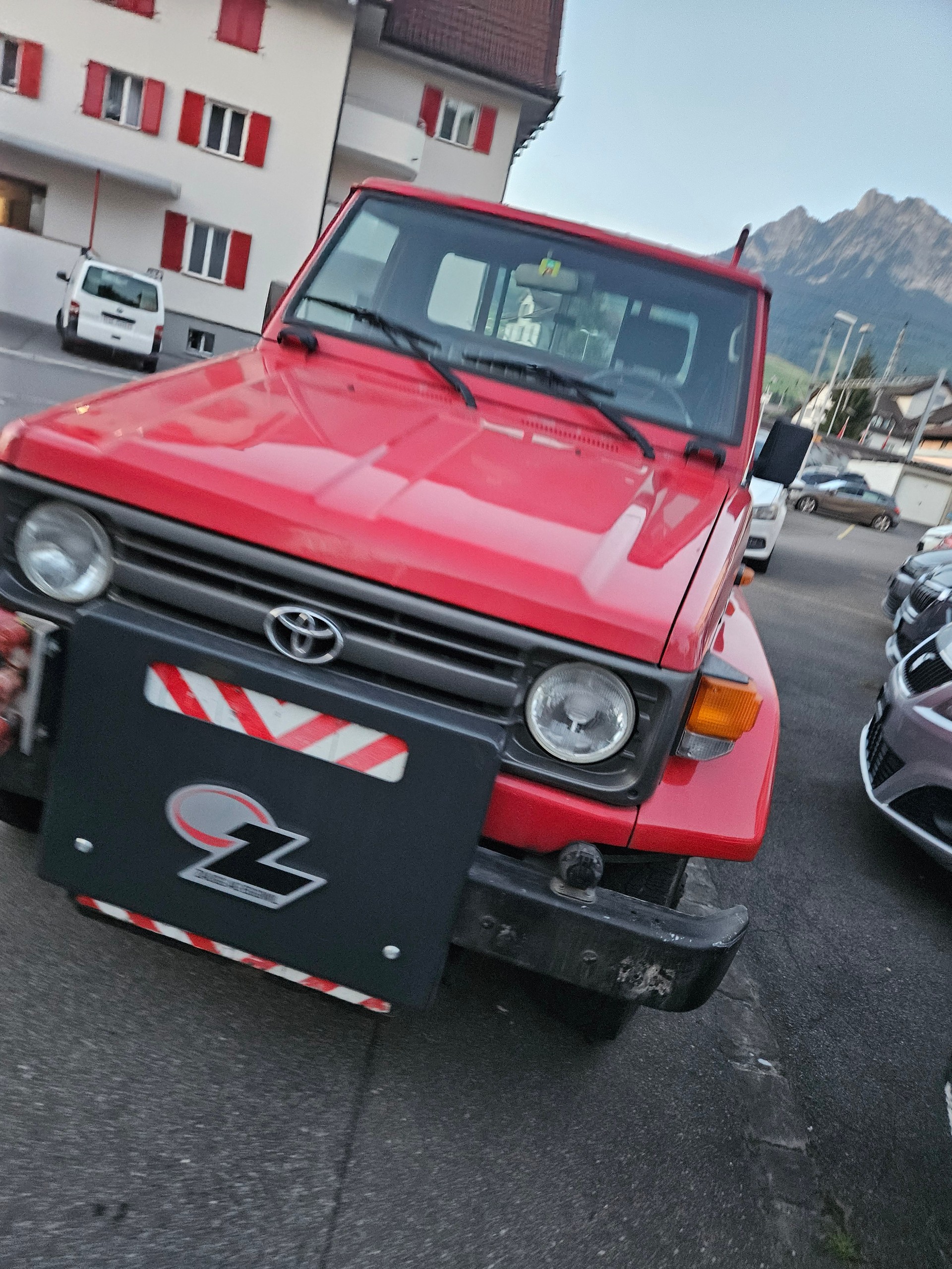 TOYOTA HI-ACE-image-0