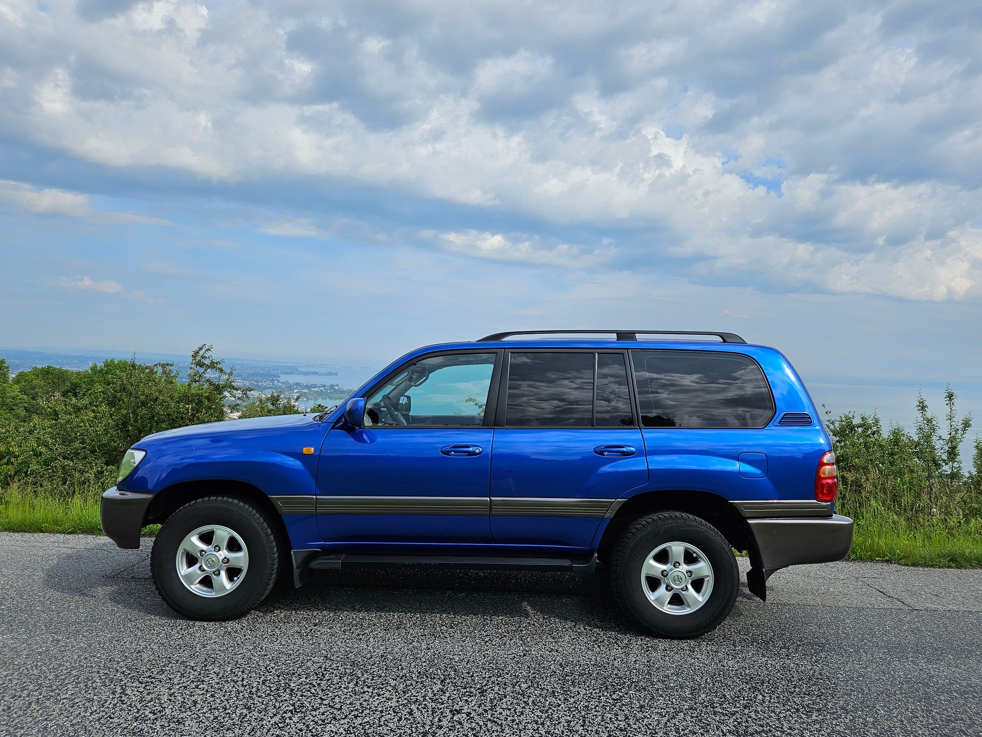 TOYOTA Landcruiser-image-0