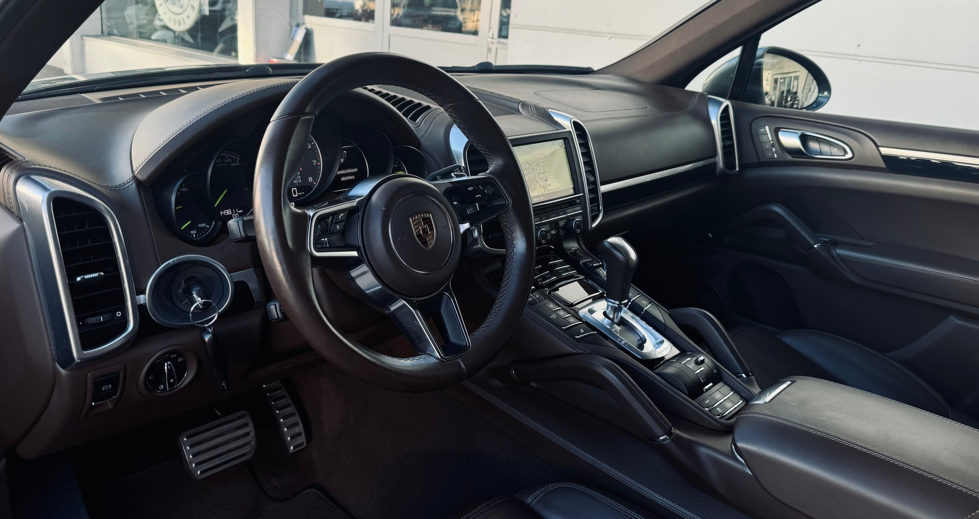 PORSCHE Cayenne S E-Hybrid-image-6