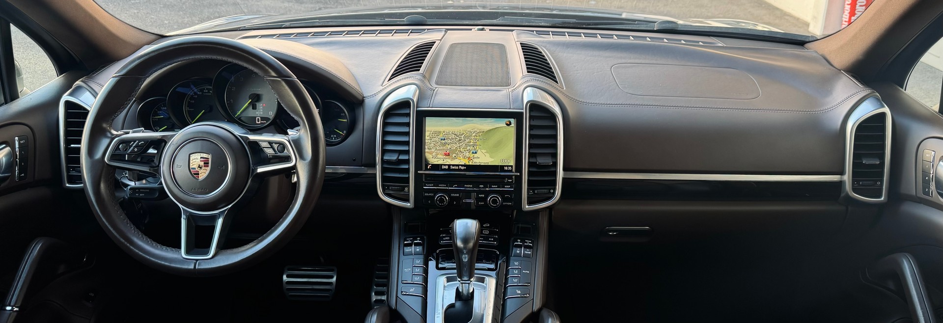 PORSCHE Cayenne S E-Hybrid-image-10