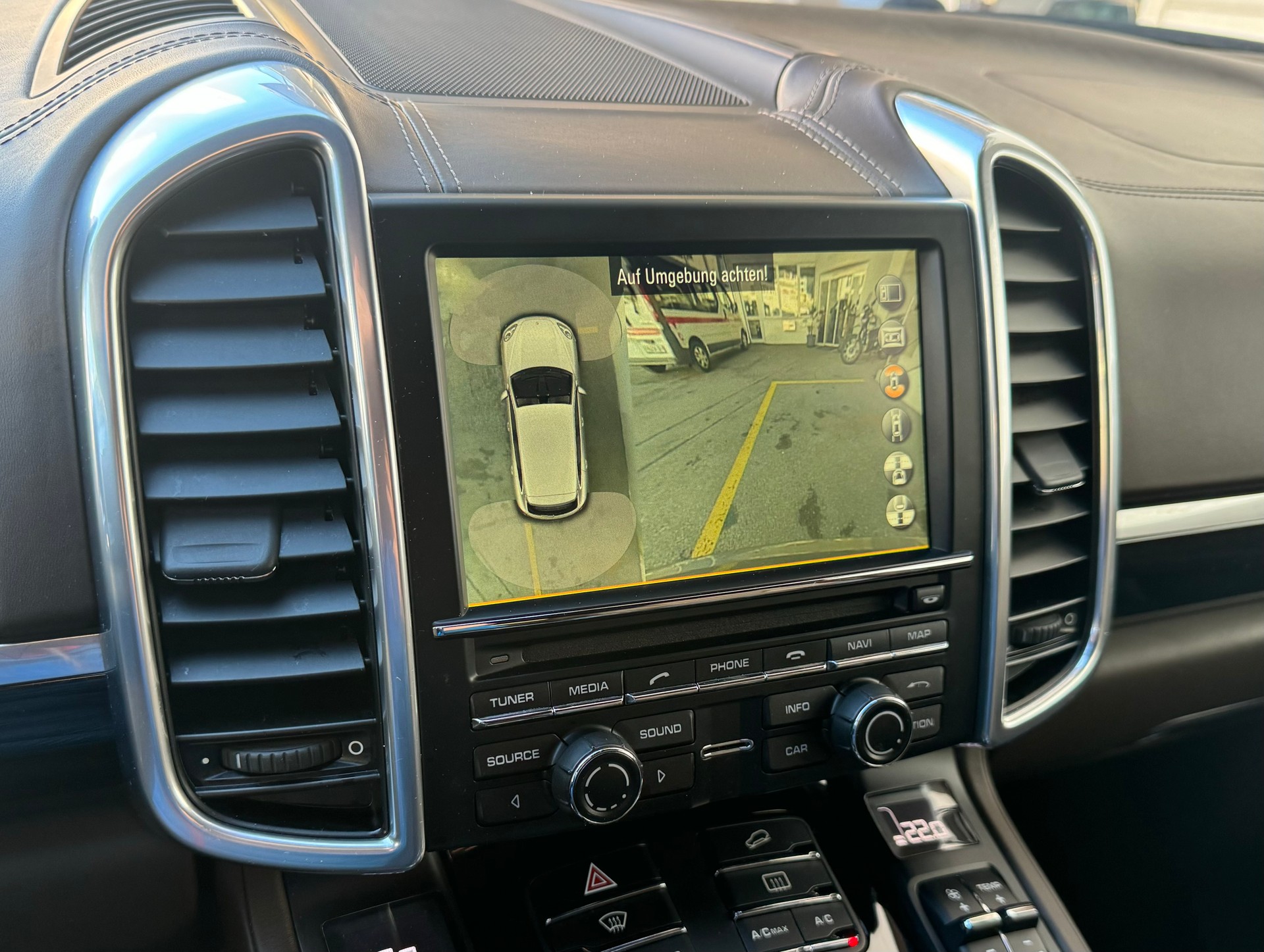 PORSCHE Cayenne S E-Hybrid-image-13
