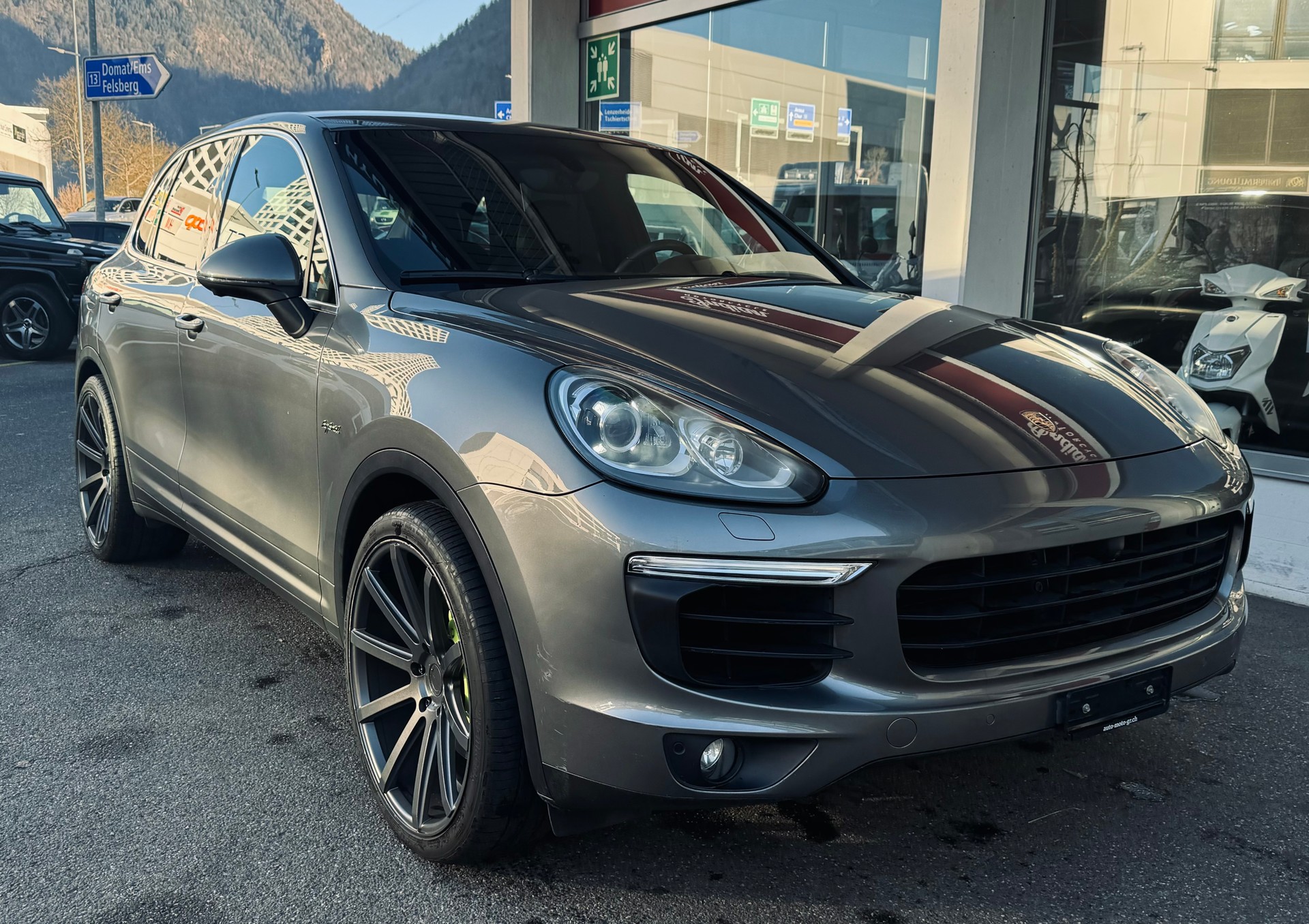 PORSCHE Cayenne S E-Hybrid-image-0