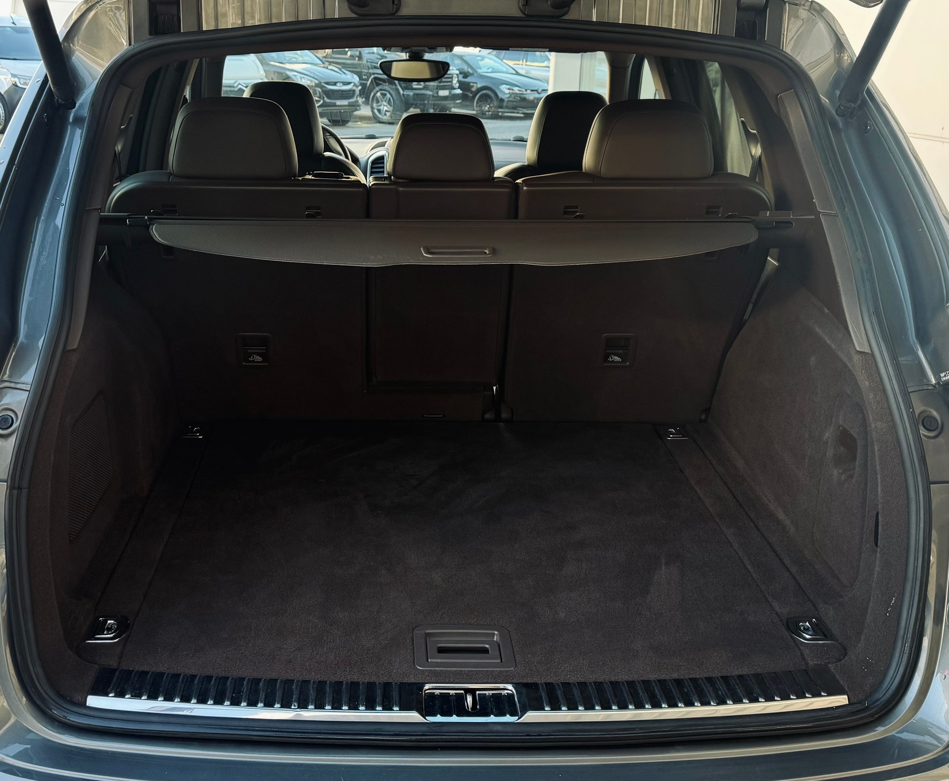 PORSCHE Cayenne S E-Hybrid-image-9