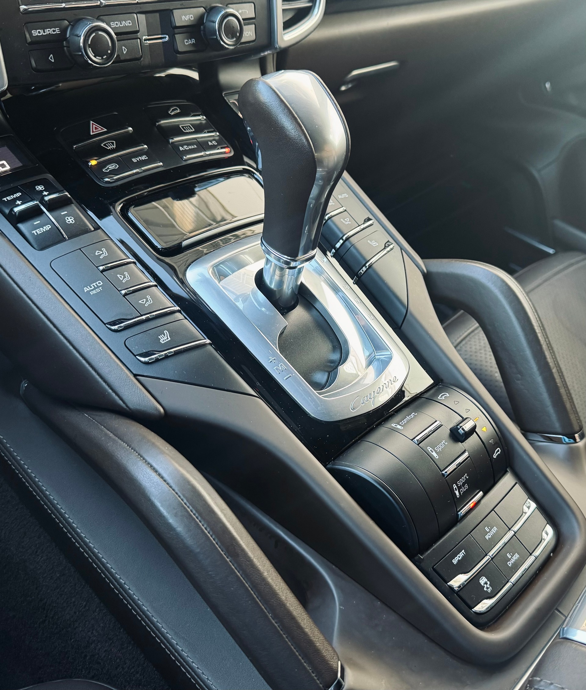 PORSCHE Cayenne S E-Hybrid-image-14