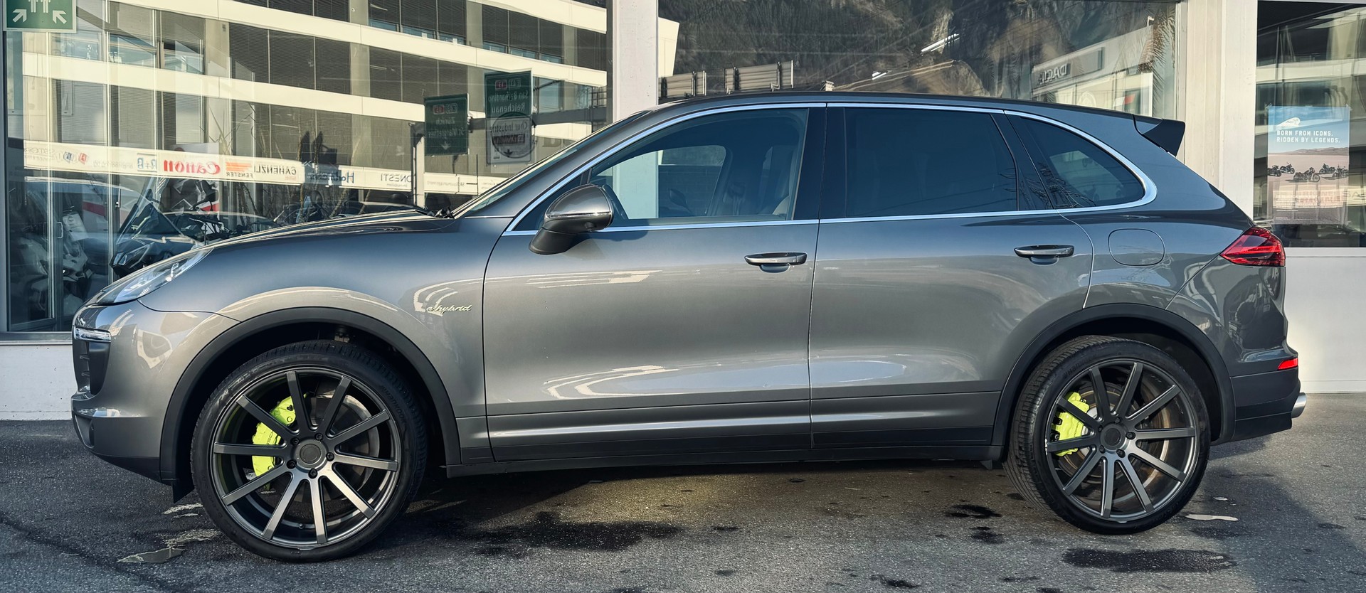 PORSCHE Cayenne S E-Hybrid-image-2