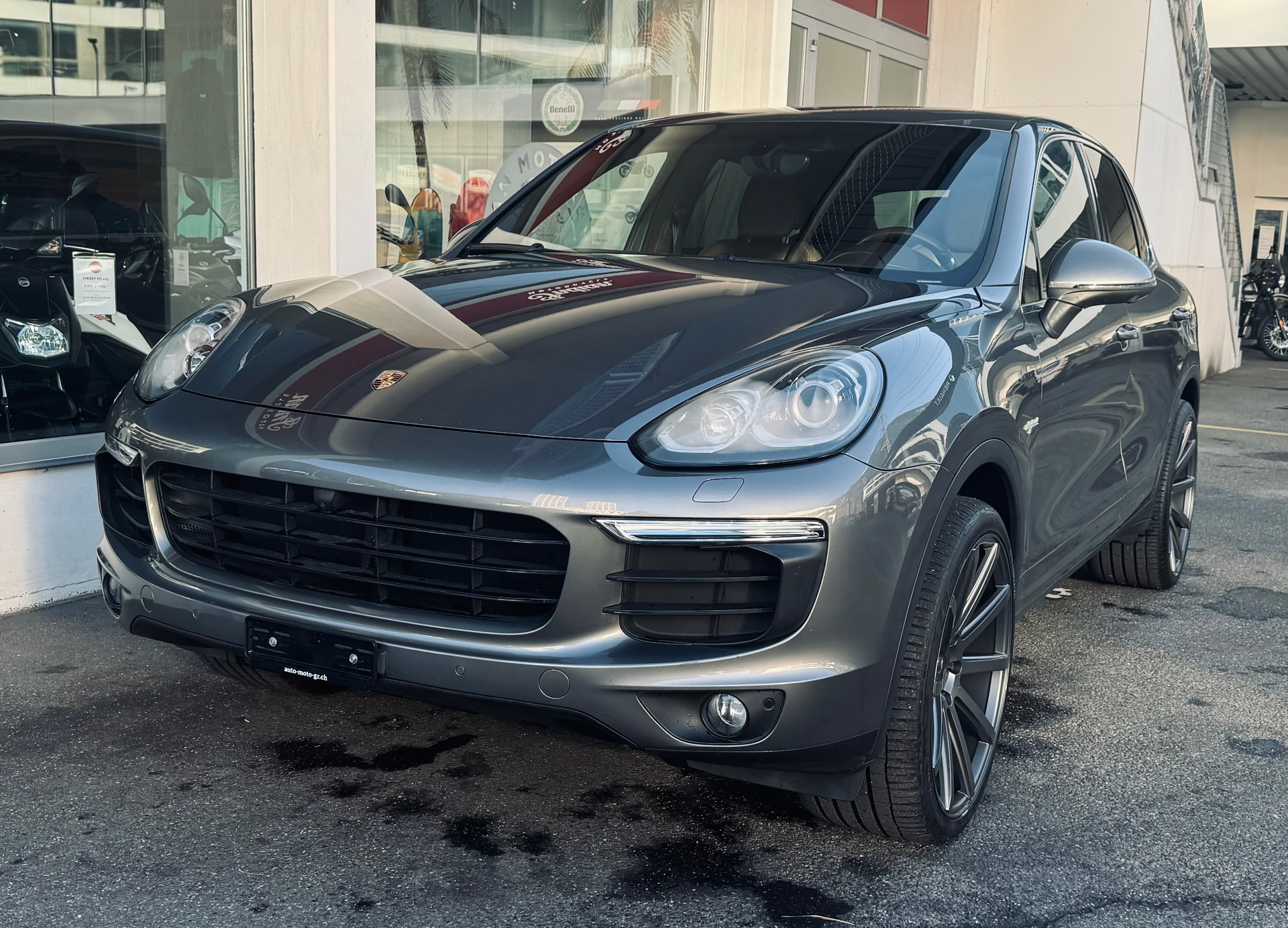 PORSCHE Cayenne S E-Hybrid-image-5