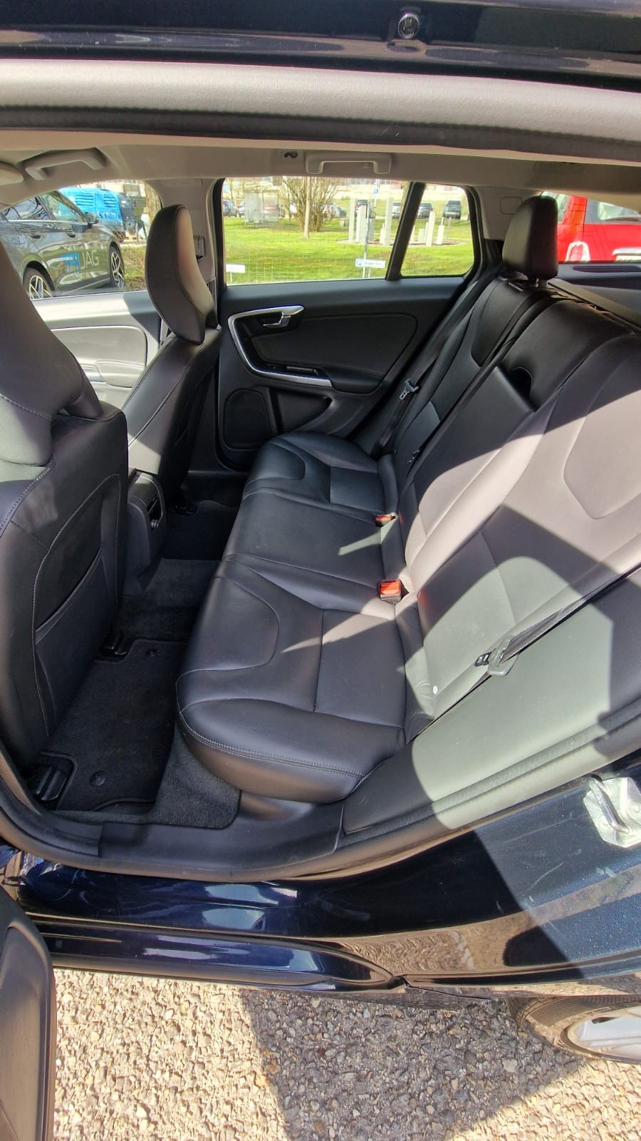 VOLVO V60 D6 AWD Plug-in Hybrid Summum Geartronic-image-11