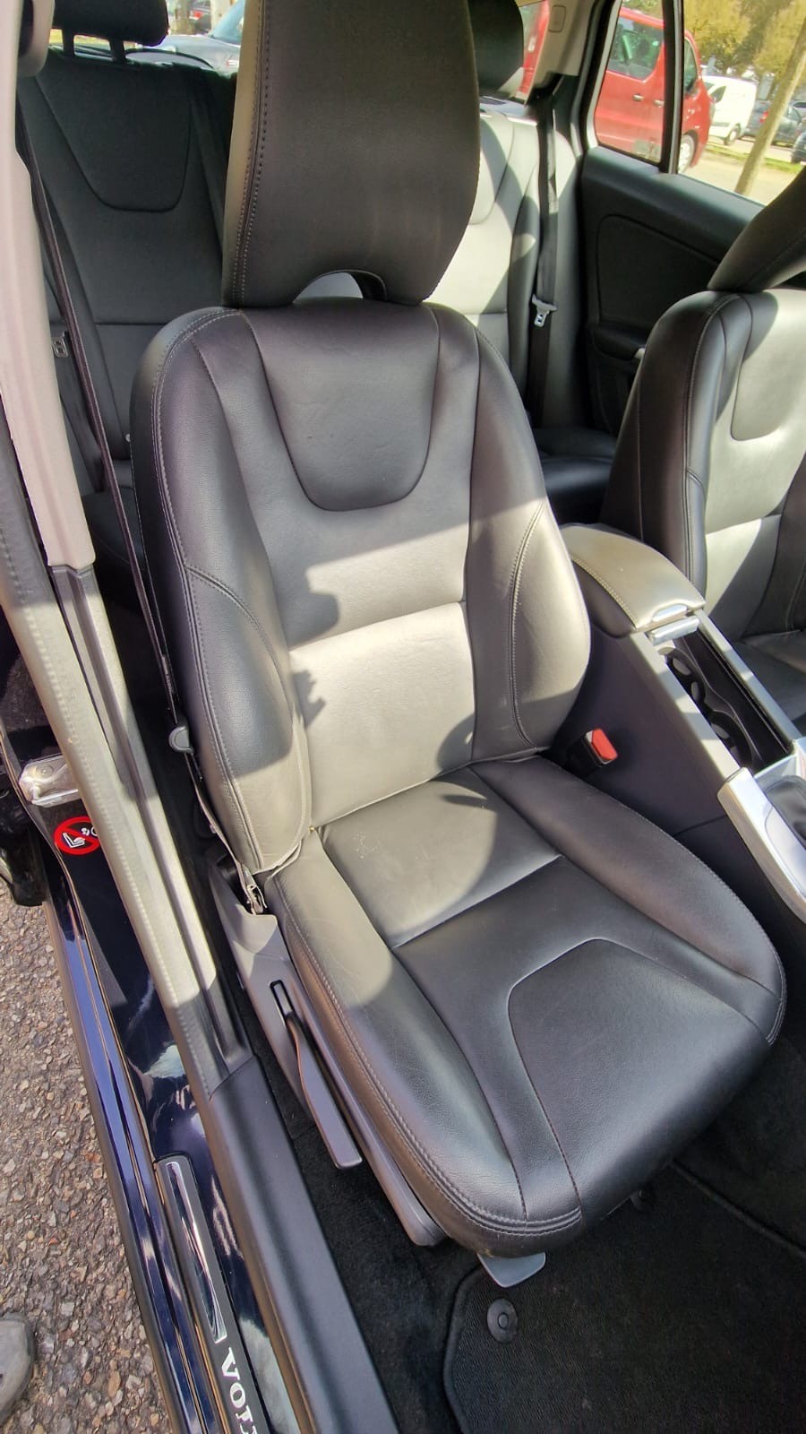 VOLVO V60 D6 AWD Plug-in Hybrid Summum Geartronic-image-9