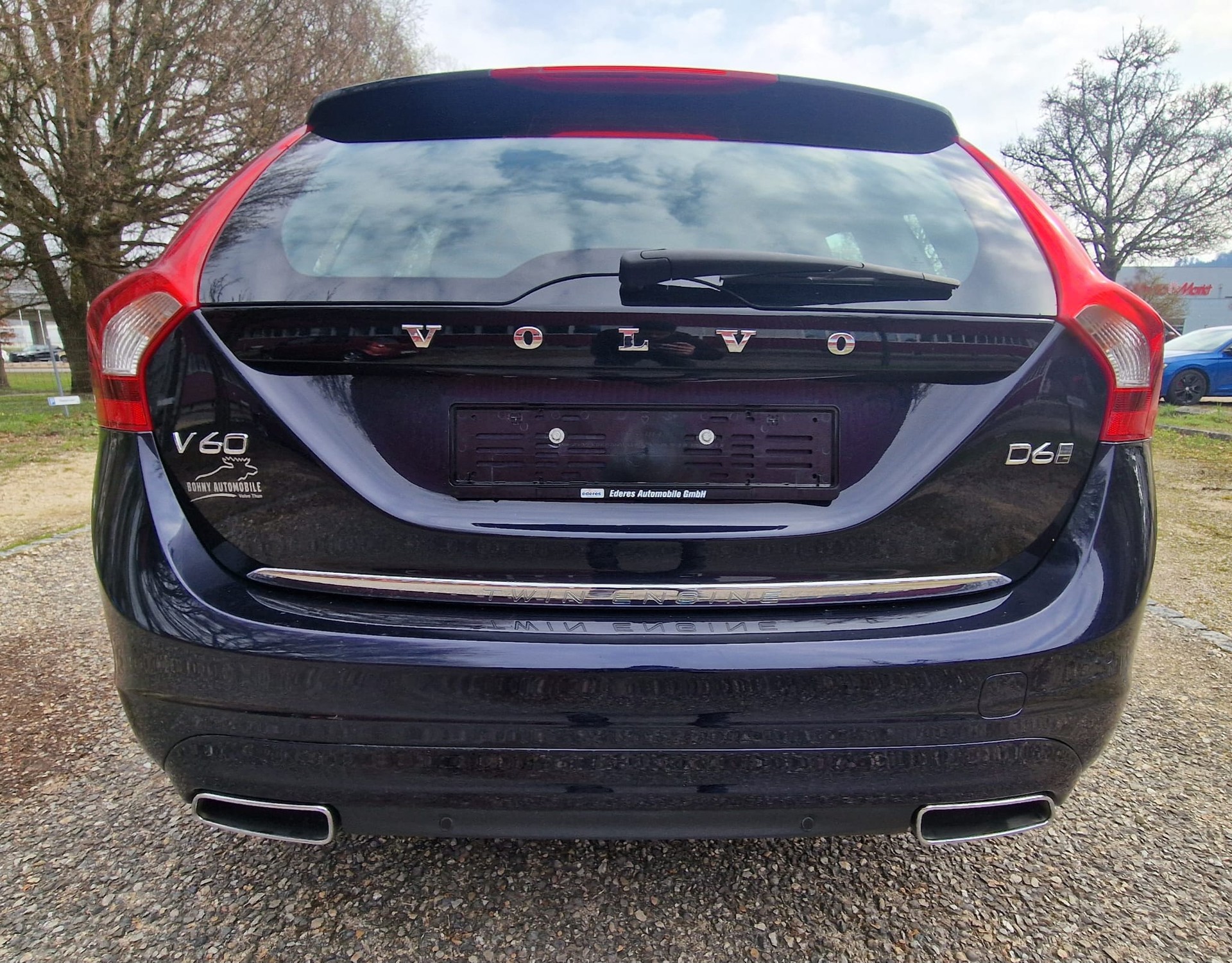 VOLVO V60 D6 AWD Plug-in Hybrid Summum Geartronic-image-7