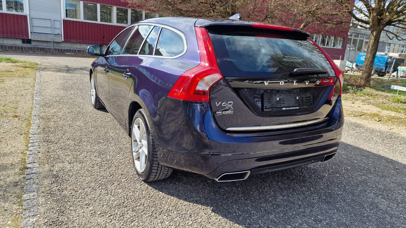VOLVO V60 D6 AWD Plug-in Hybrid Summum Geartronic-image-4