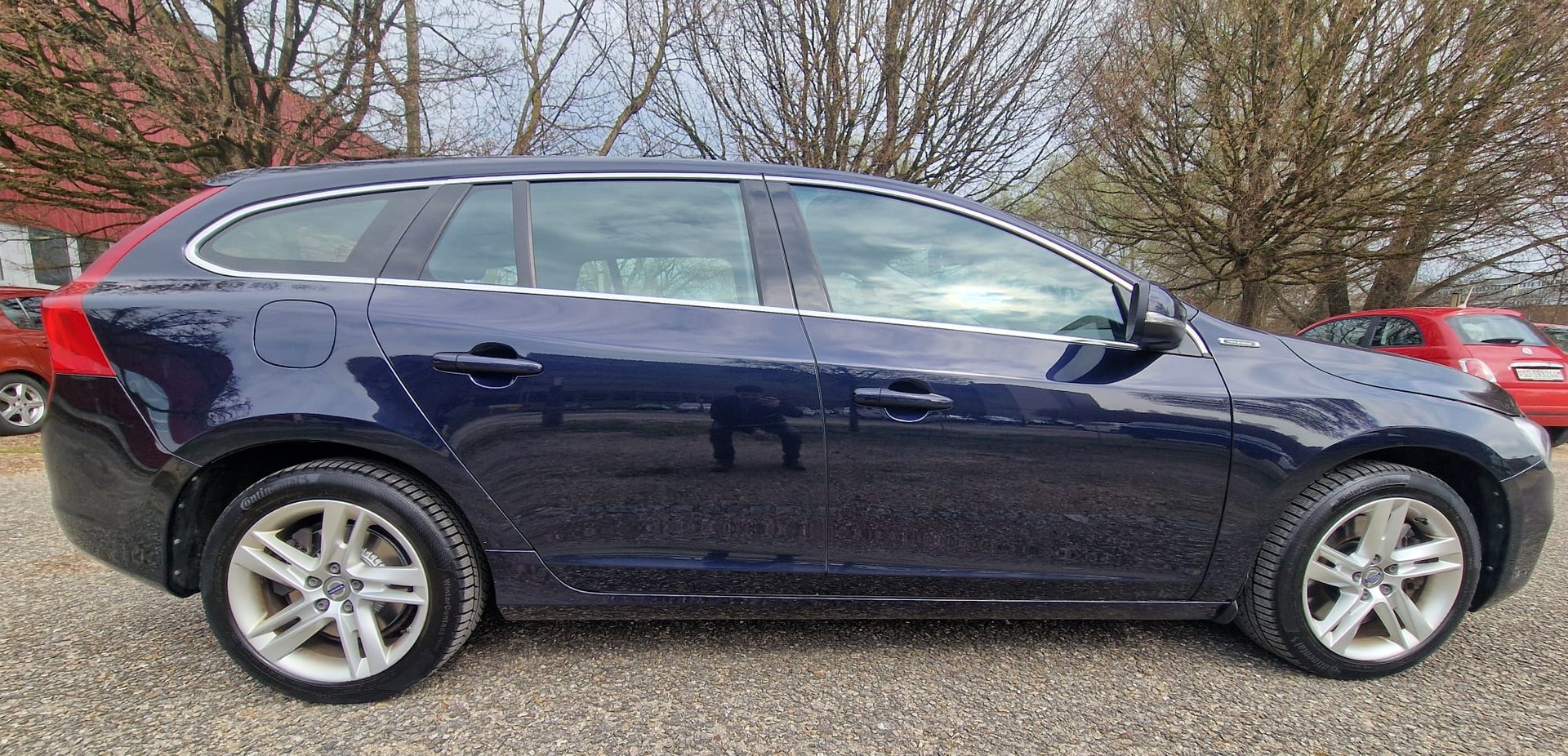 VOLVO V60 D6 AWD Plug-in Hybrid Summum Geartronic-image-5