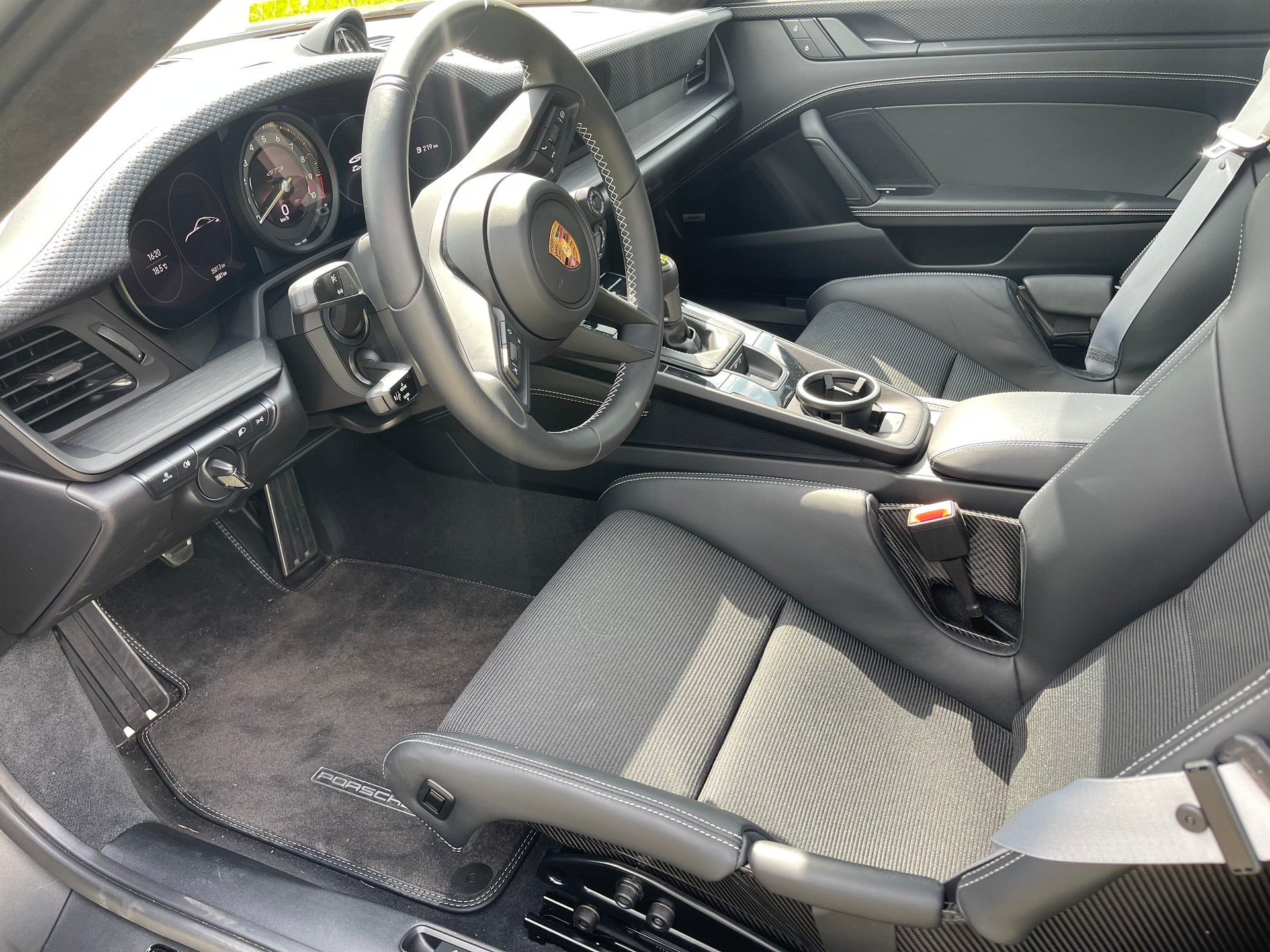 PORSCHE 911 GT3 Touring-image-3