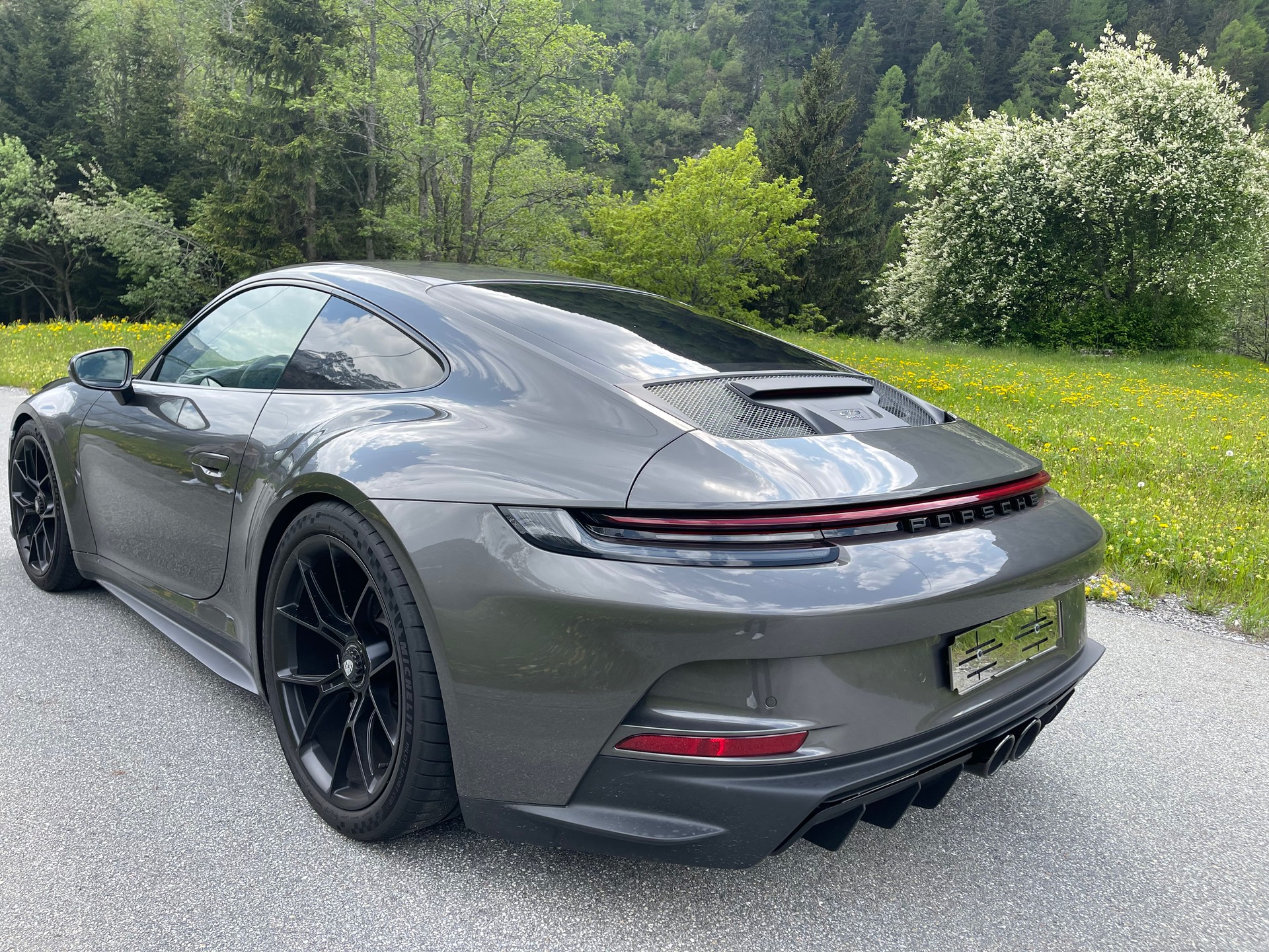 PORSCHE 911 GT3 Touring-image-2