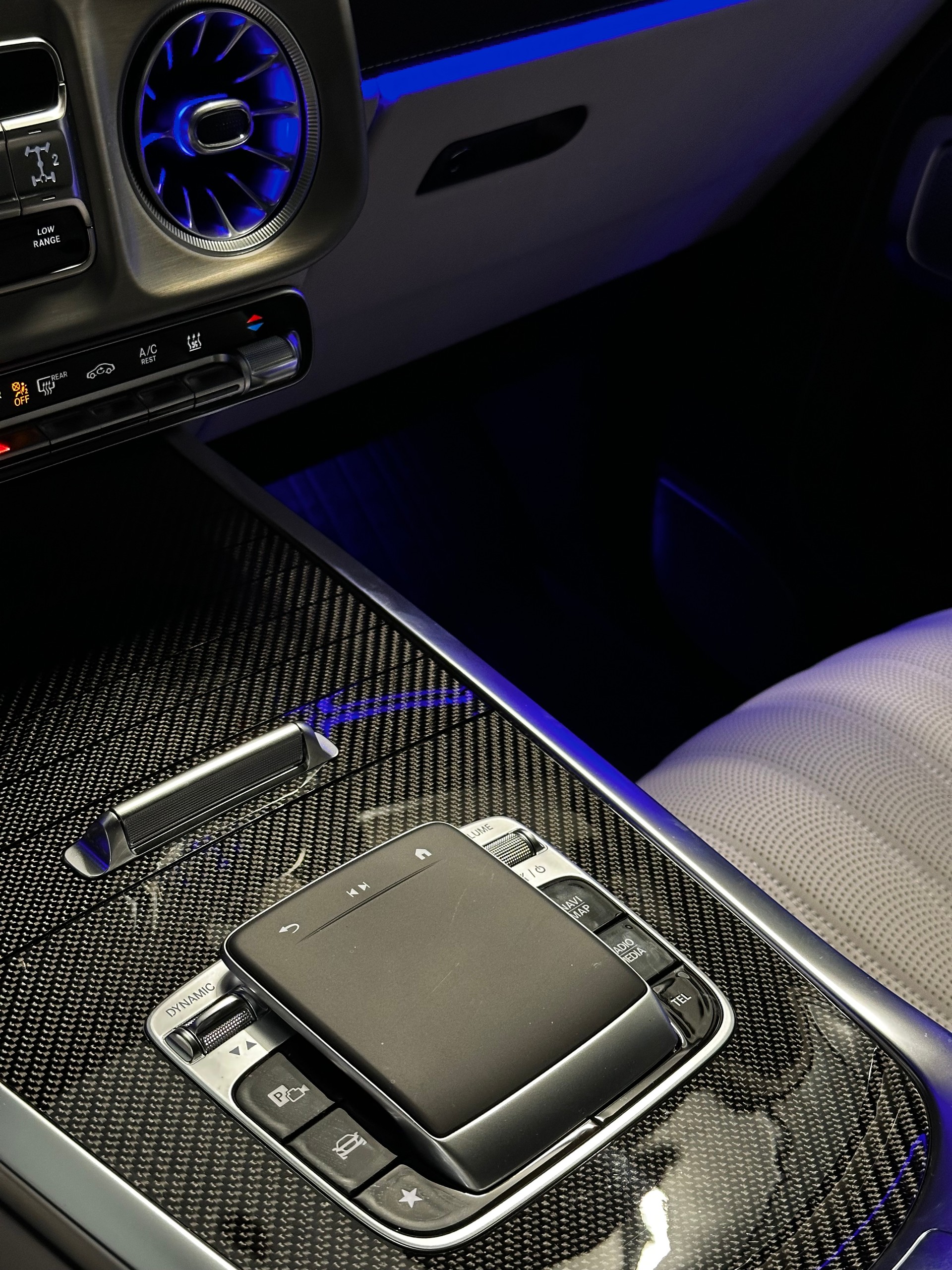 MERCEDES-BENZ G 63 AMG 9G-Tronic-image-17
