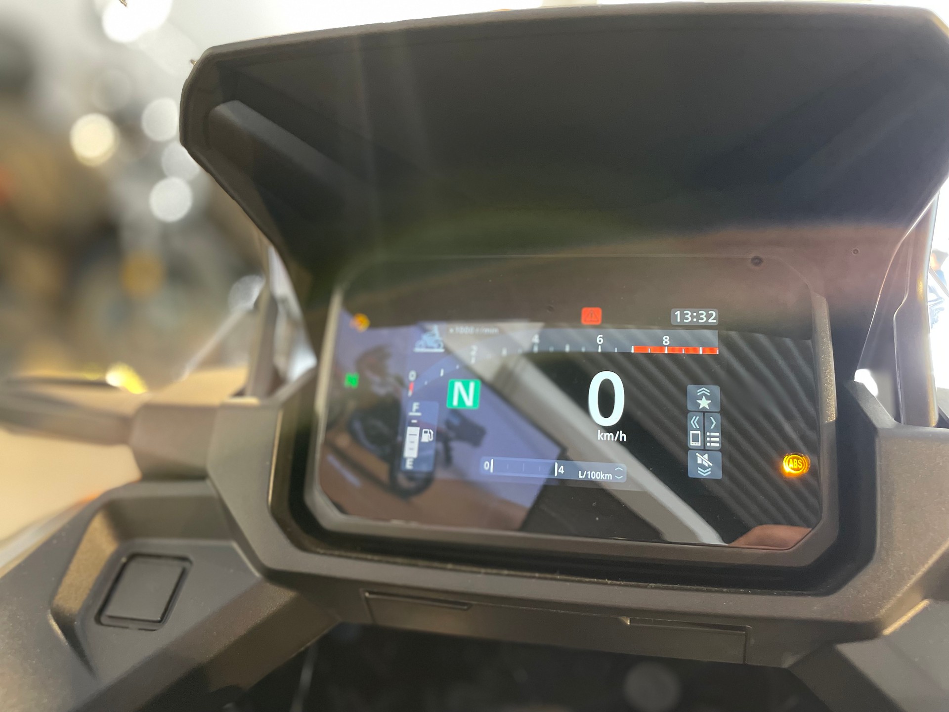 HONDA-showroom-element-3