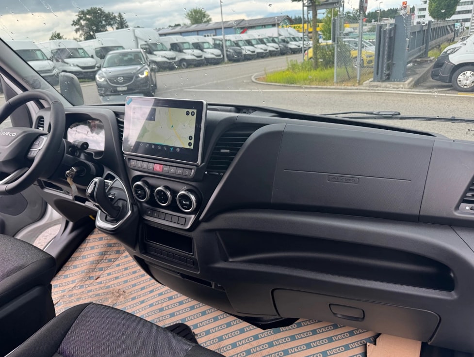 IVECO 35S18HA8V Kastenwagen-image-13