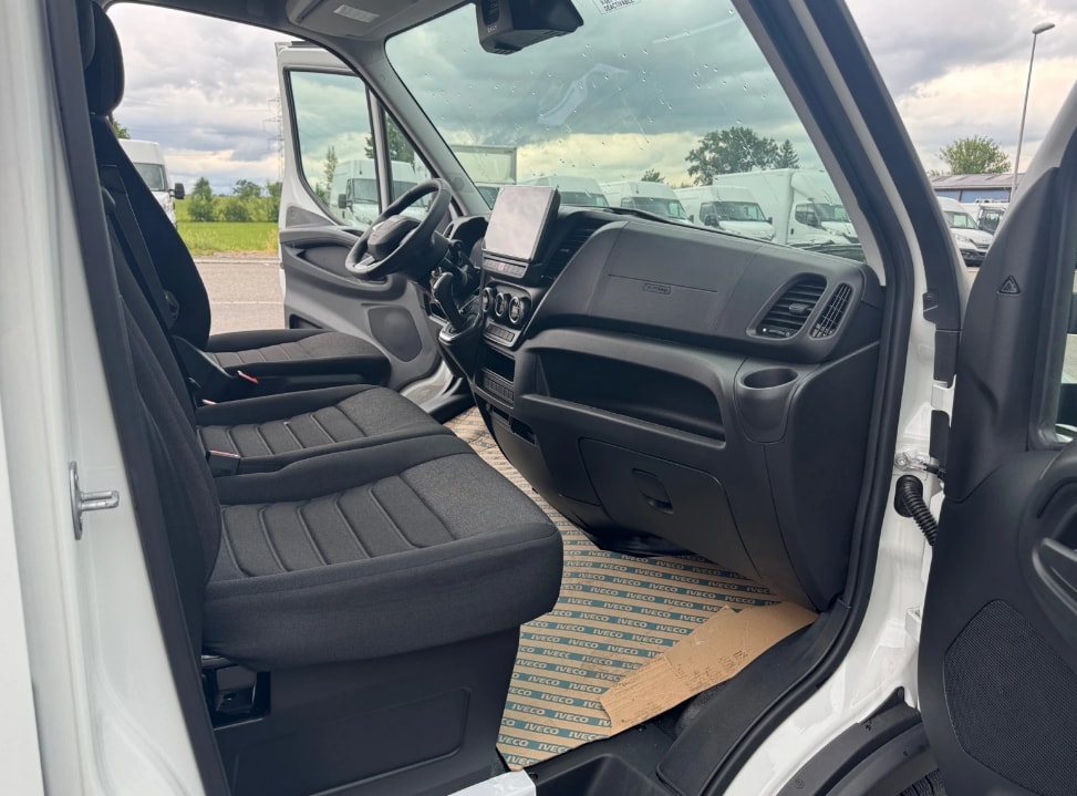 IVECO 35S18HA8V Kastenwagen-image-12