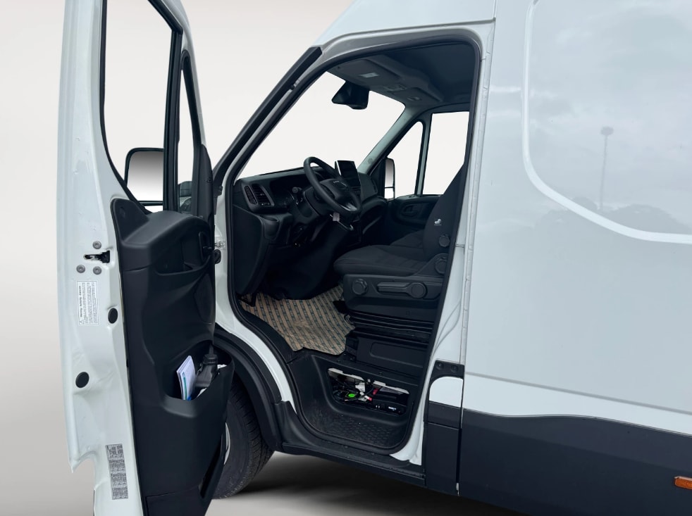 IVECO 35S18HA8V Kastenwagen-image-7