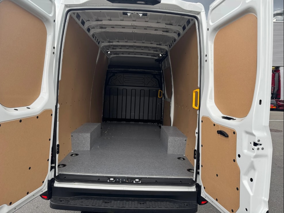 IVECO 35S18HA8V Kastenwagen-image-5