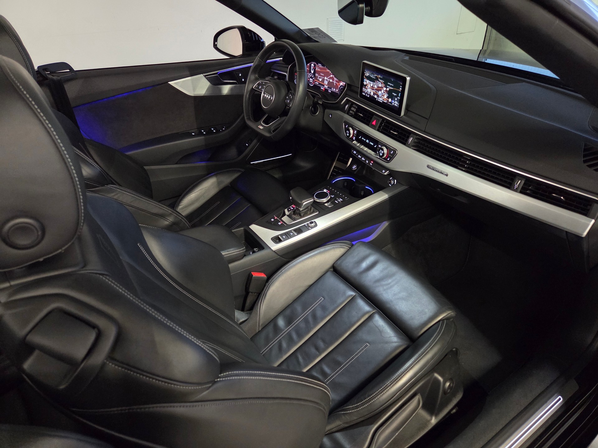 AUDI A5 Cabriolet 2.0 TFSI Sport quattro S-Tronic-image-17
