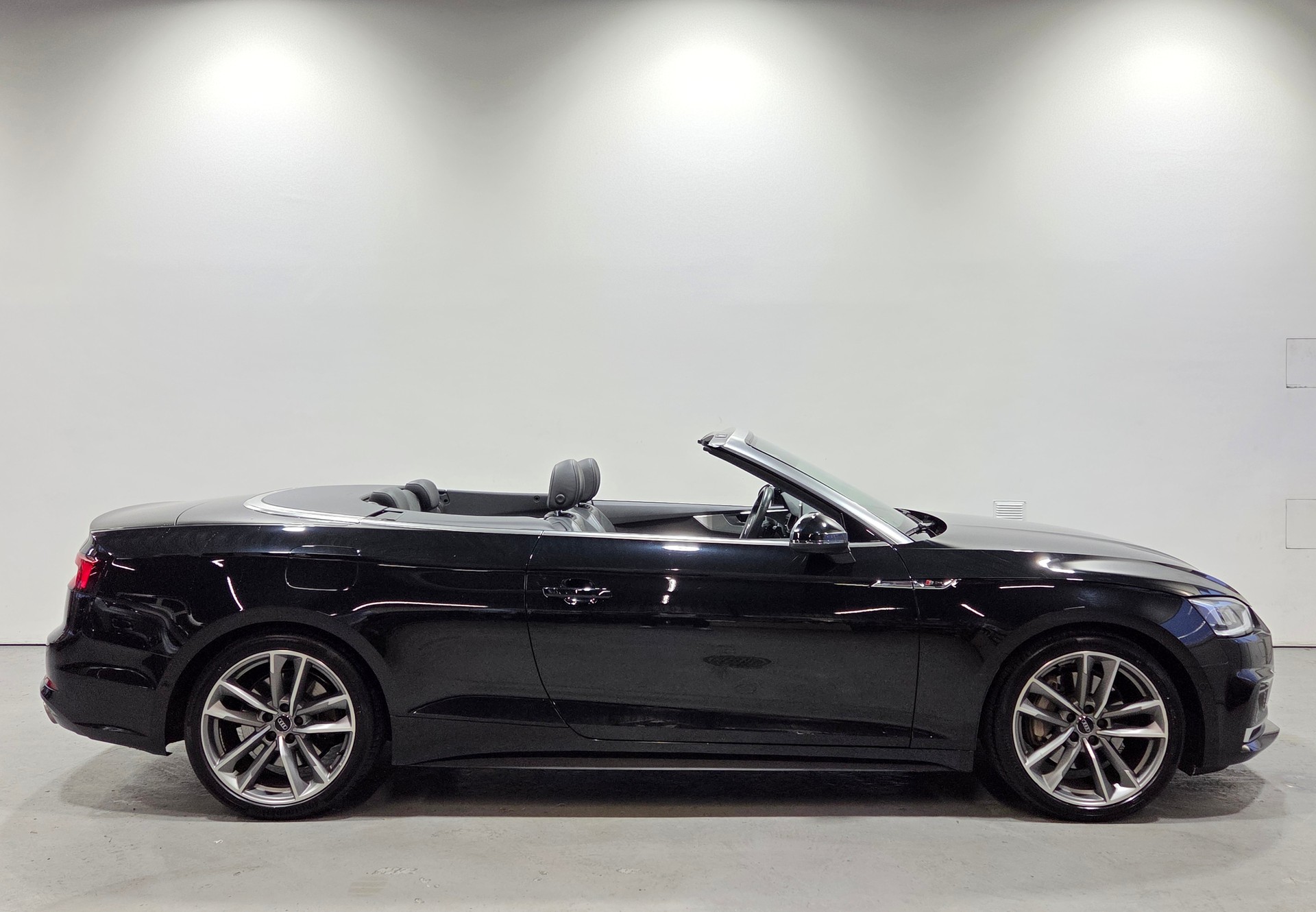 AUDI A5 Cabriolet 2.0 TFSI Sport quattro S-Tronic-image-6