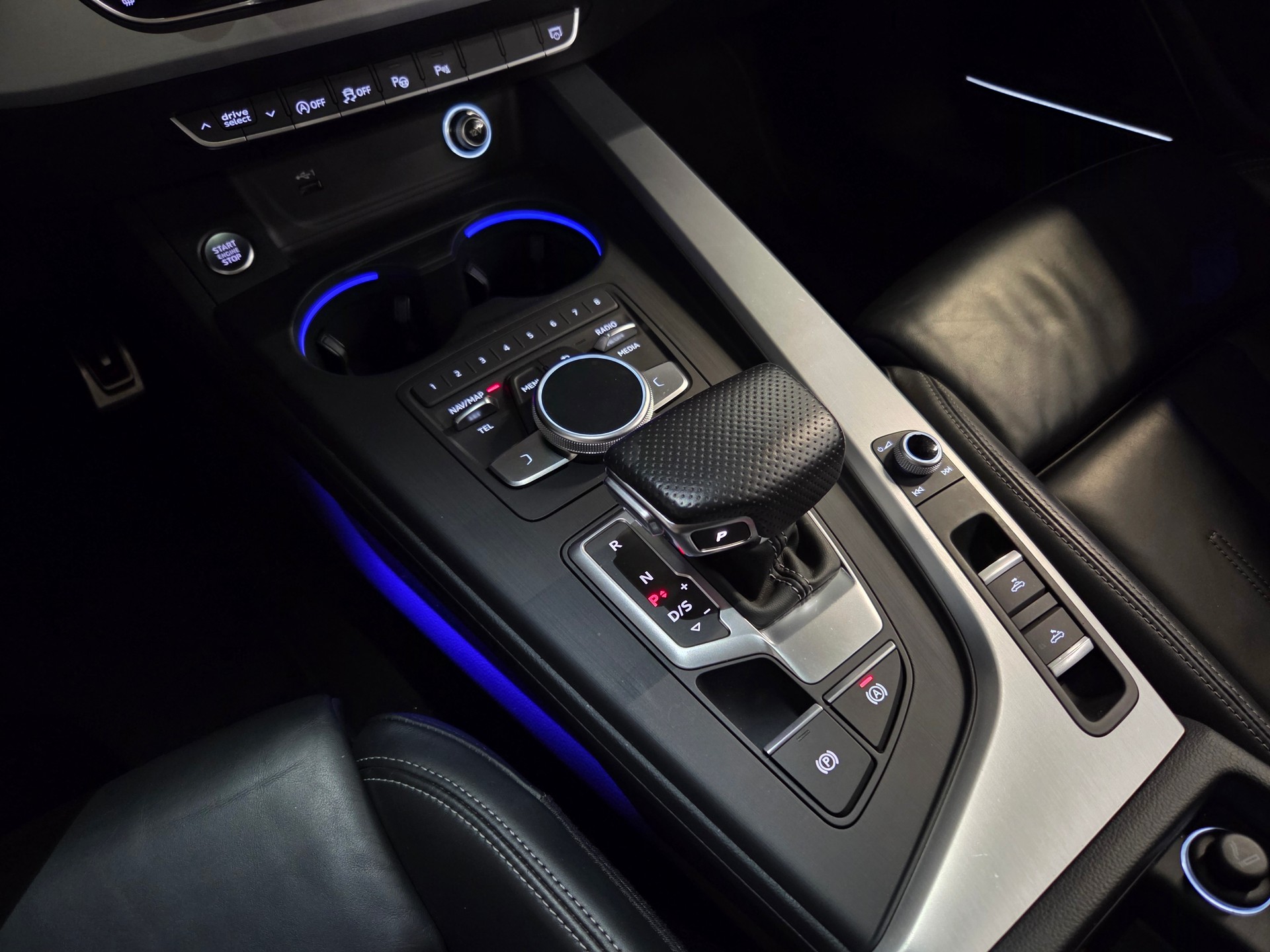 AUDI A5 Cabriolet 2.0 TFSI Sport quattro S-Tronic-image-16