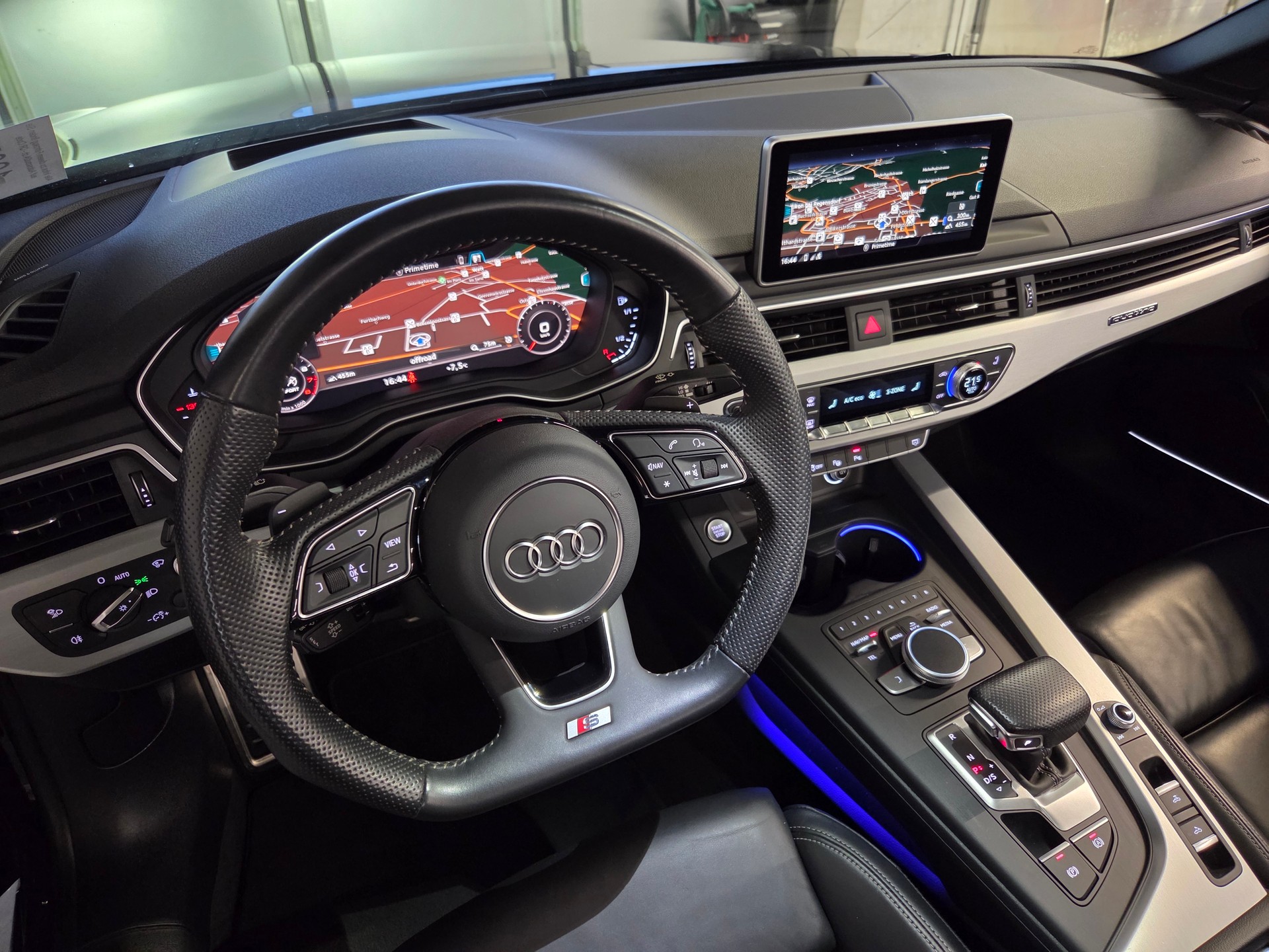 AUDI A5 Cabriolet 2.0 TFSI Sport quattro S-Tronic-image-12