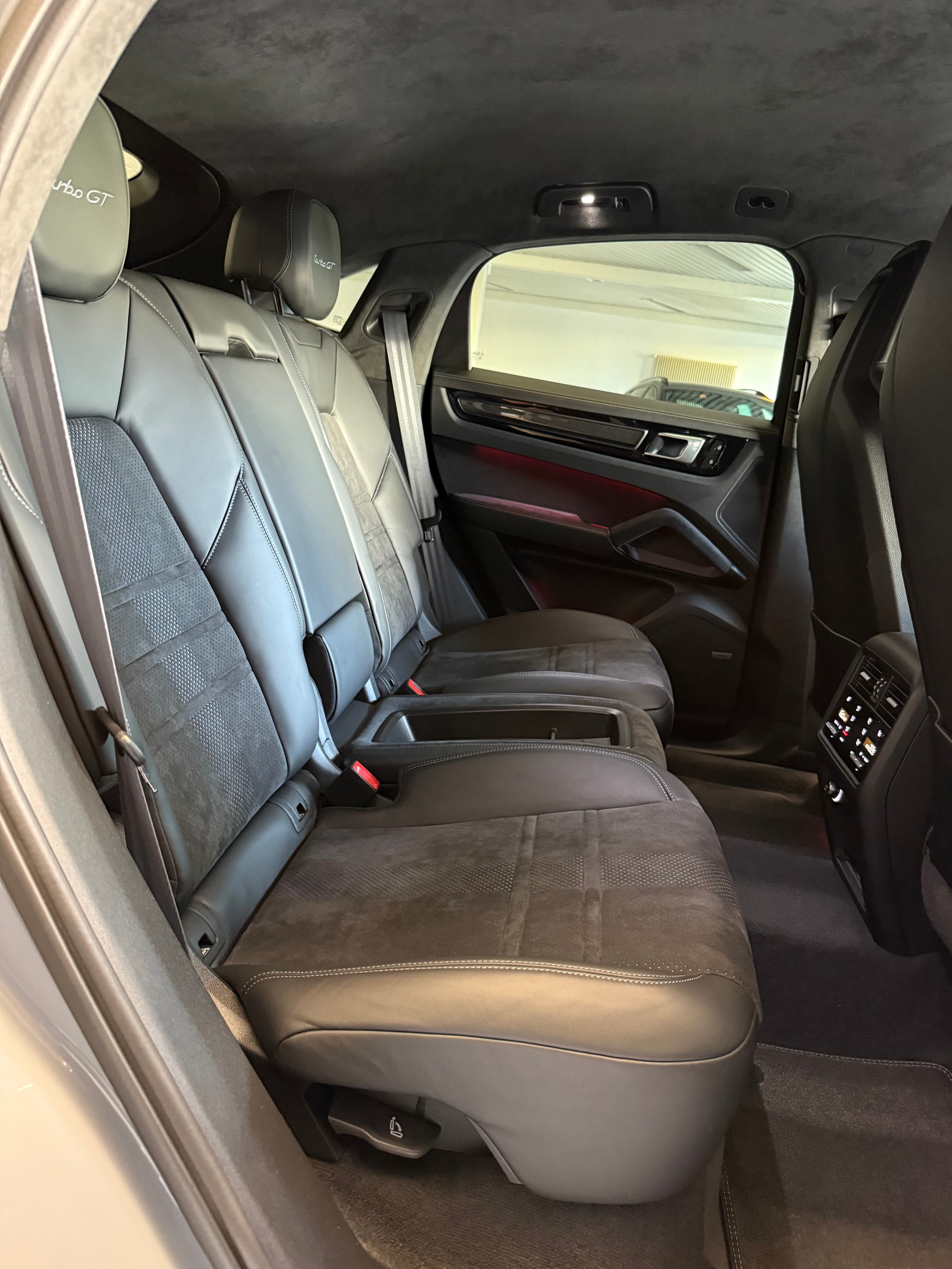 PORSCHE Cayenne Turbo GT-image-9