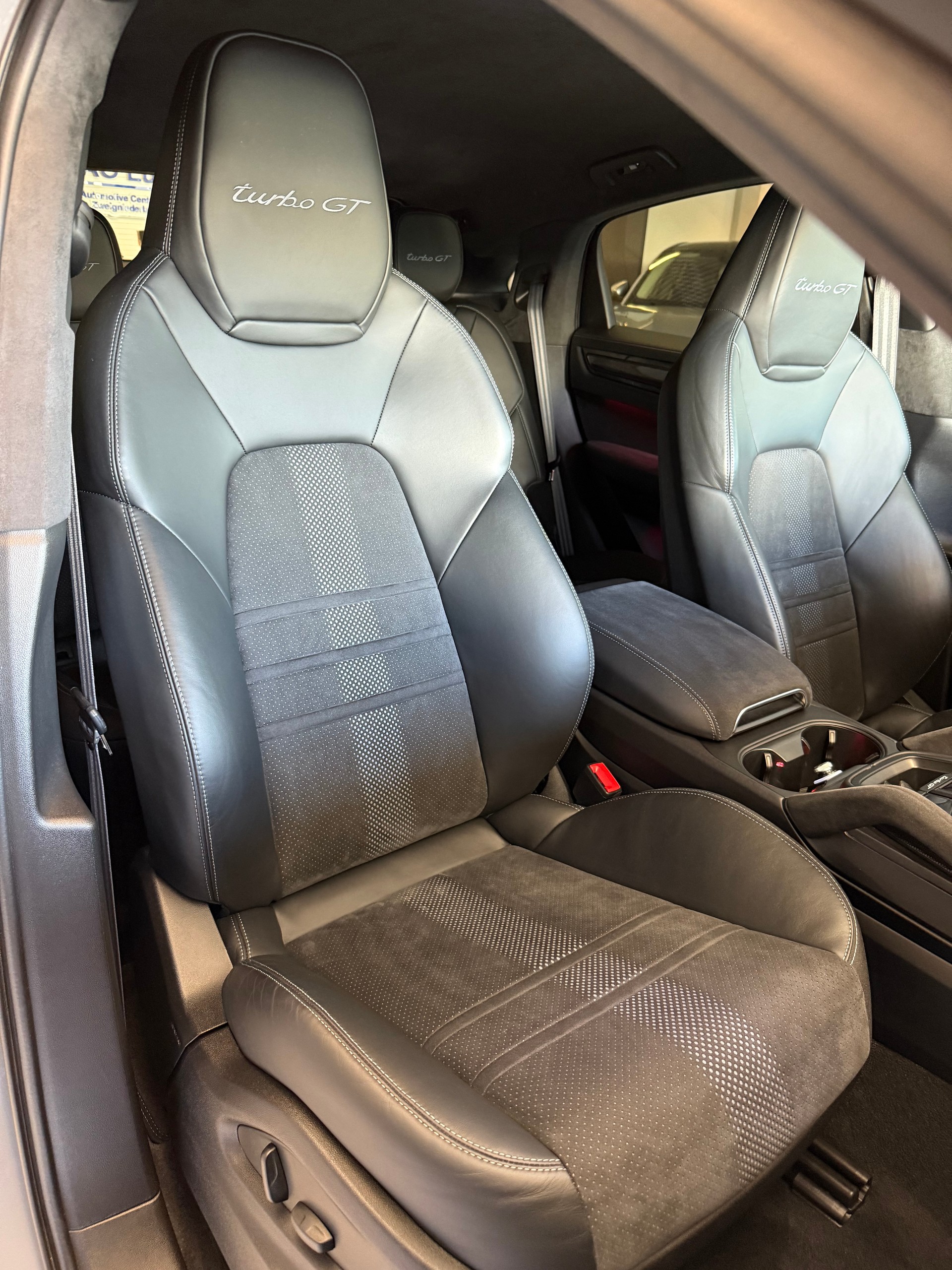 PORSCHE Cayenne Turbo GT-image-10