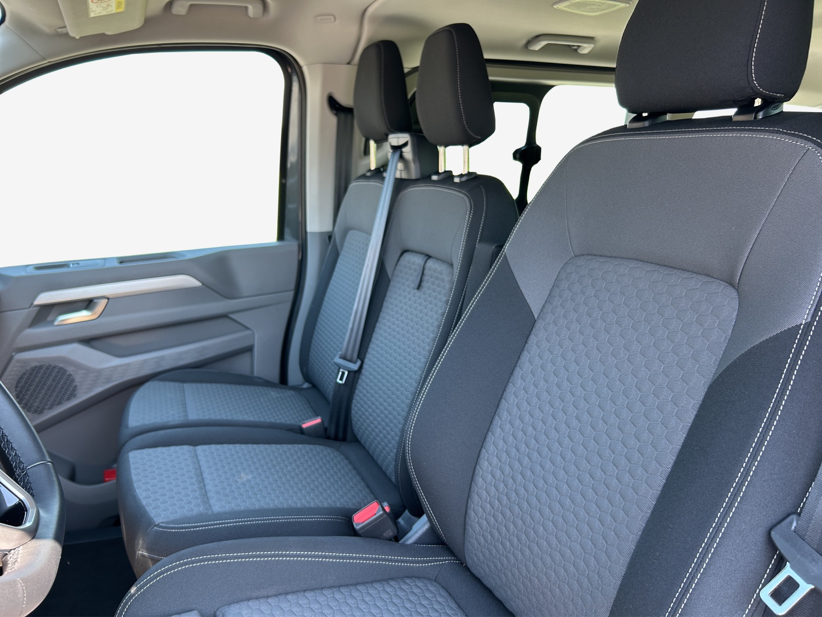 VW Caravelle BEV Life-image-7