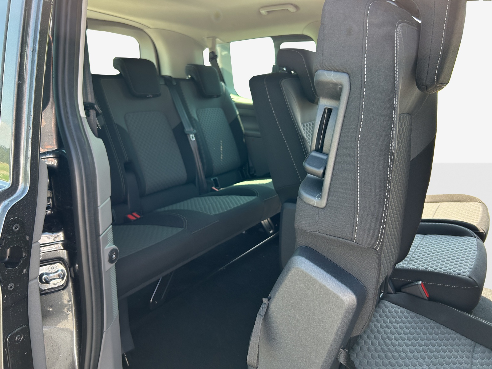 VW Caravelle BEV Life-image-14