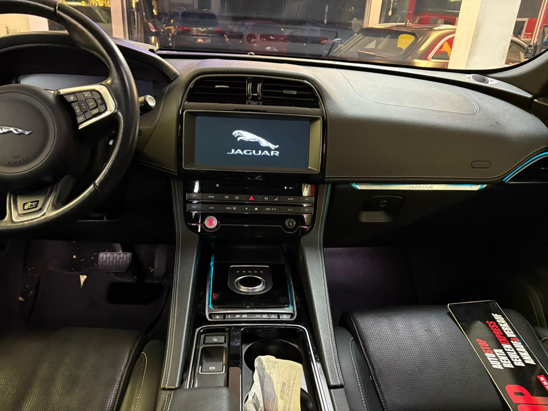 JAGUAR F-Pace 25d Prestige Advantage AWD Automatik-image-6