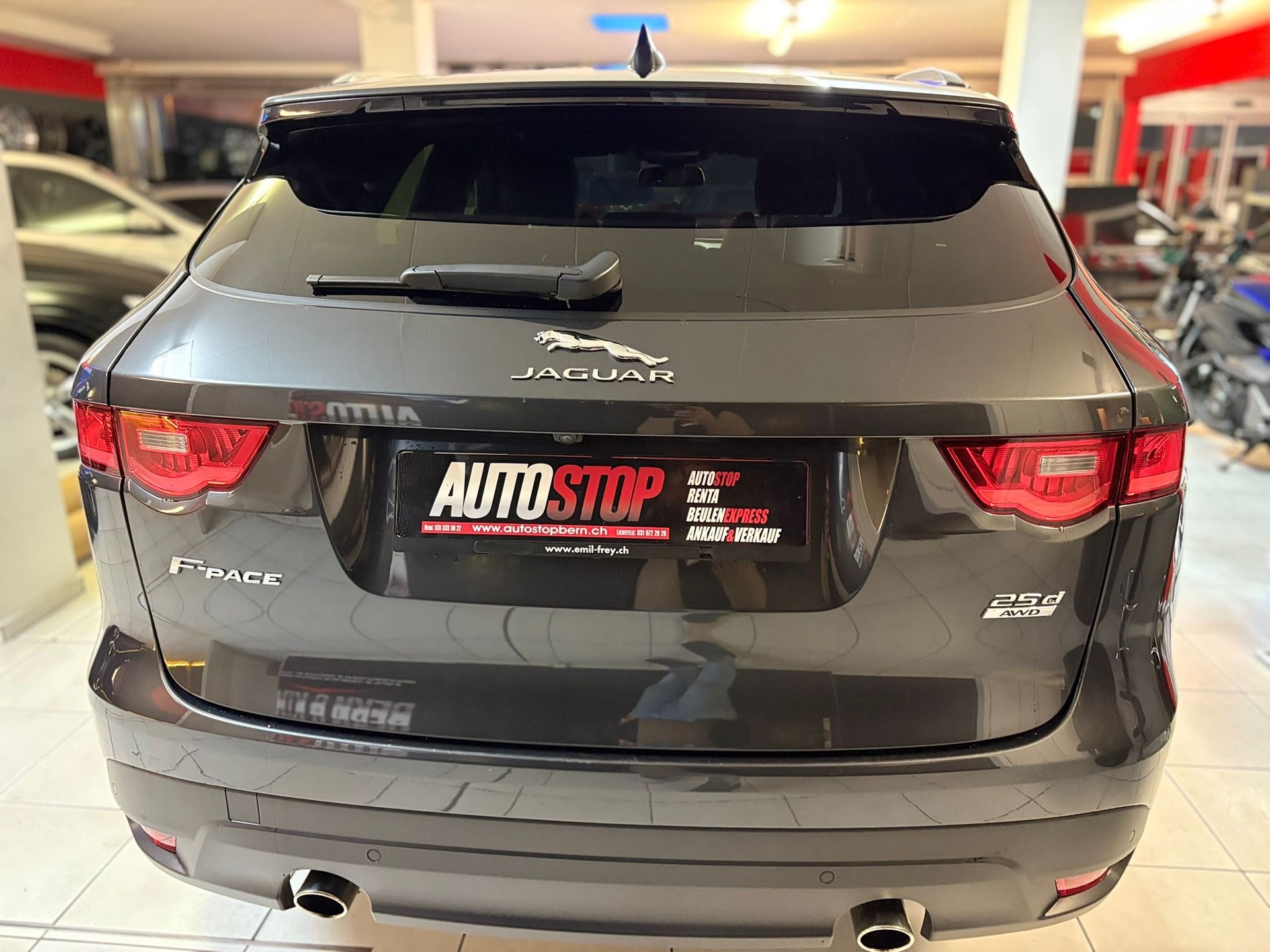 JAGUAR F-Pace 25d Prestige Advantage AWD Automatik-image-3