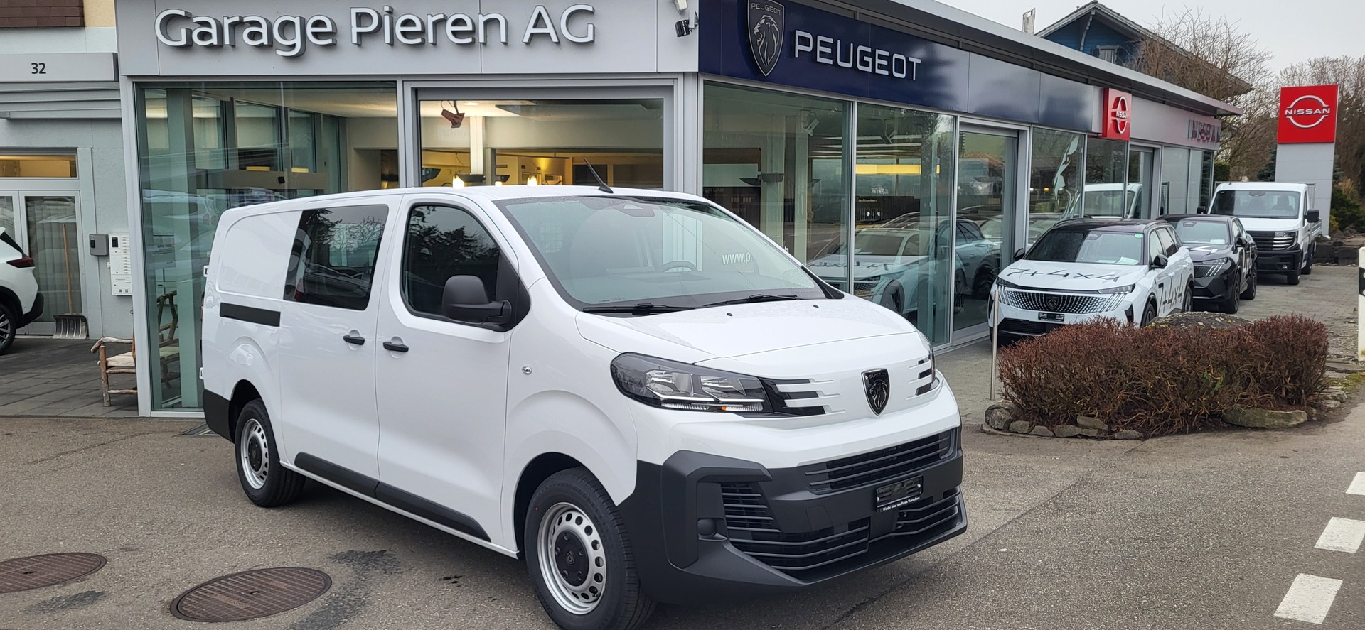 PEUGEOT Expert 2.2 BlueHDi 150 S&S Long-image-0
