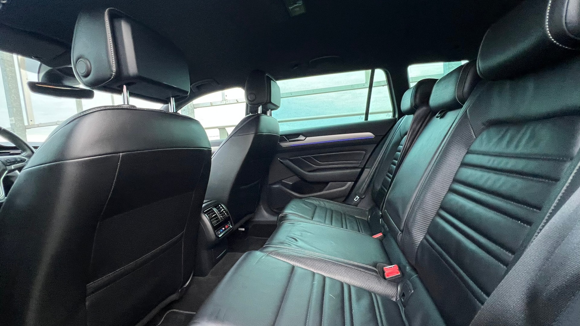 VW PASSAT VARIANT 2.0 TSI R-LINE EDITION BLACK 4MOTION DSG l 272 PS-image-28