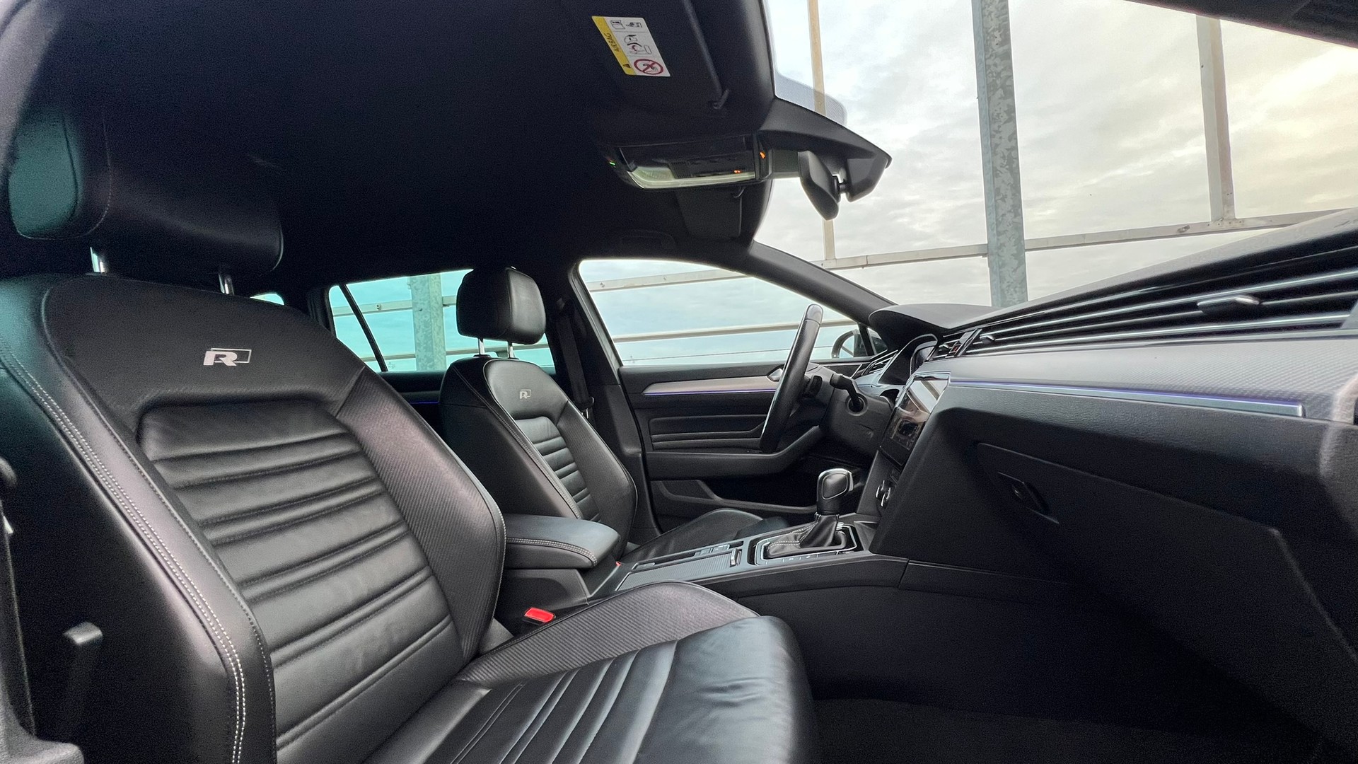 VW PASSAT VARIANT 2.0 TSI R-LINE EDITION BLACK 4MOTION DSG l 272 PS-image-25