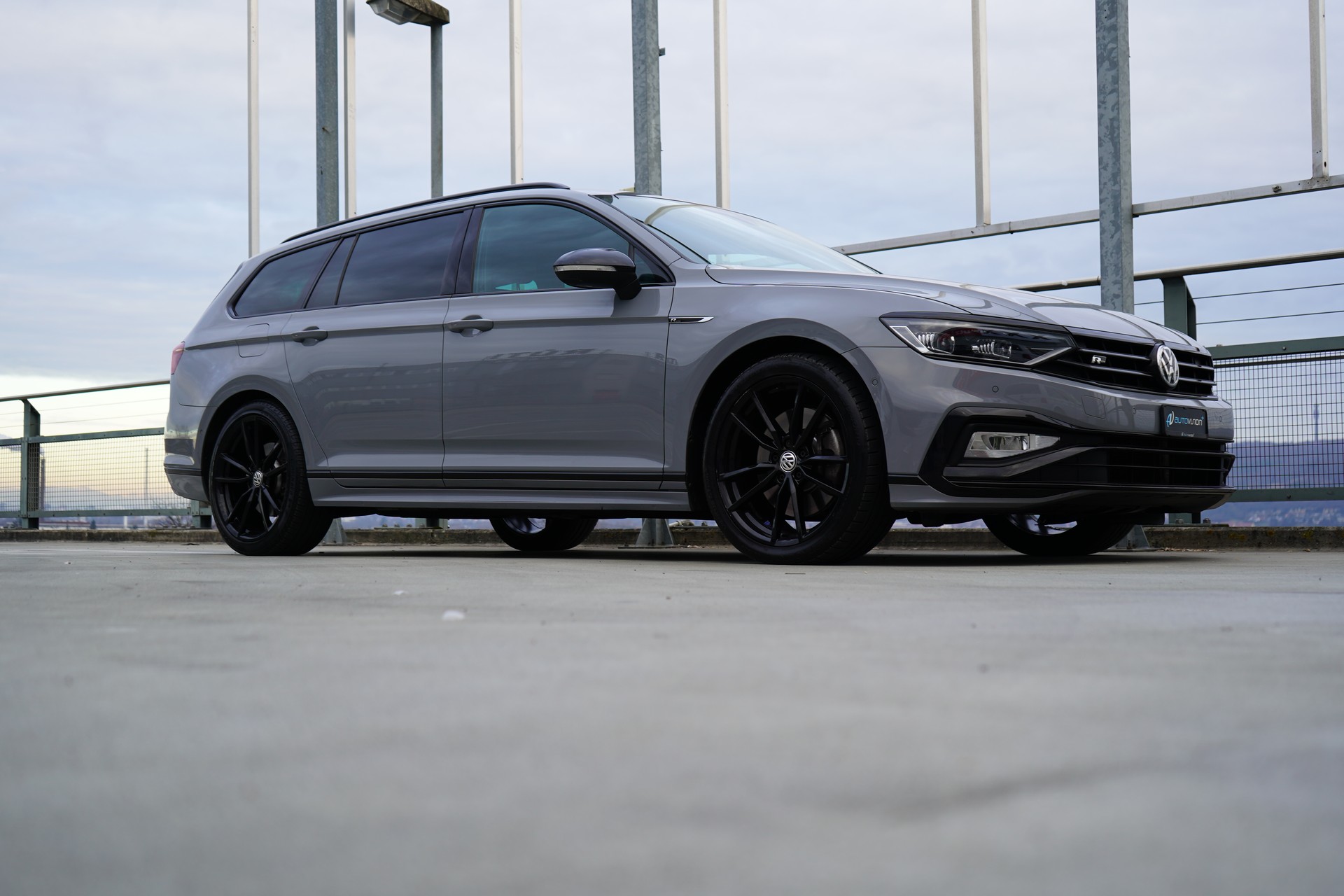 VW PASSAT VARIANT 2.0 TSI R-LINE EDITION BLACK 4MOTION DSG l 272 PS-image-12