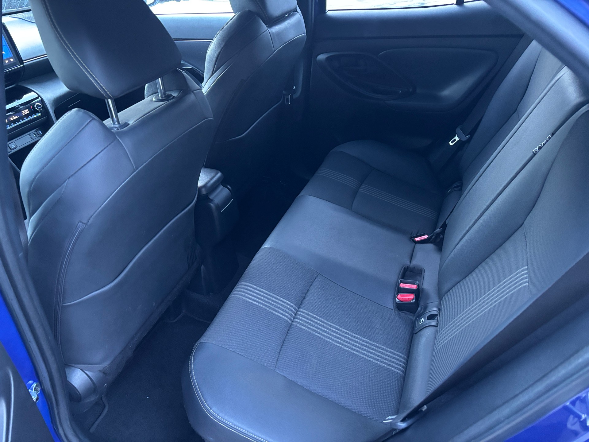 TOYOTA Yaris Cross 1.5 Adventure e-CVT AWDi-image-6