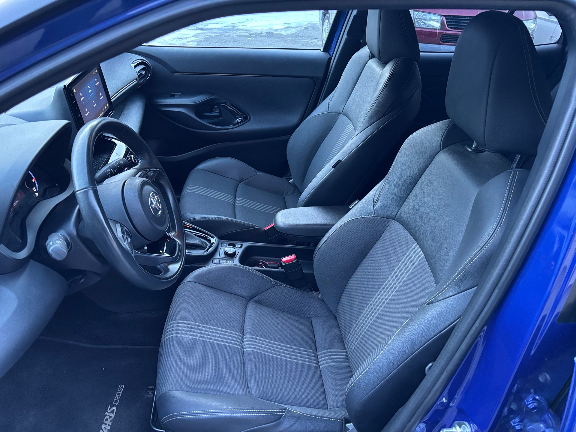 TOYOTA Yaris Cross 1.5 Adventure e-CVT AWDi-image-4