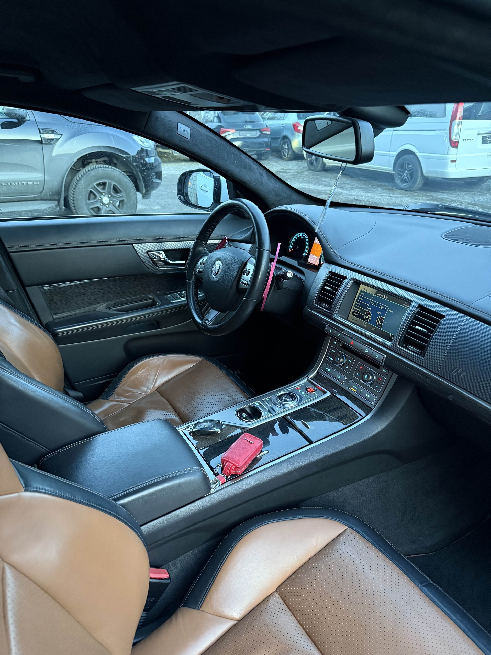 JAGUAR XFR-image-13