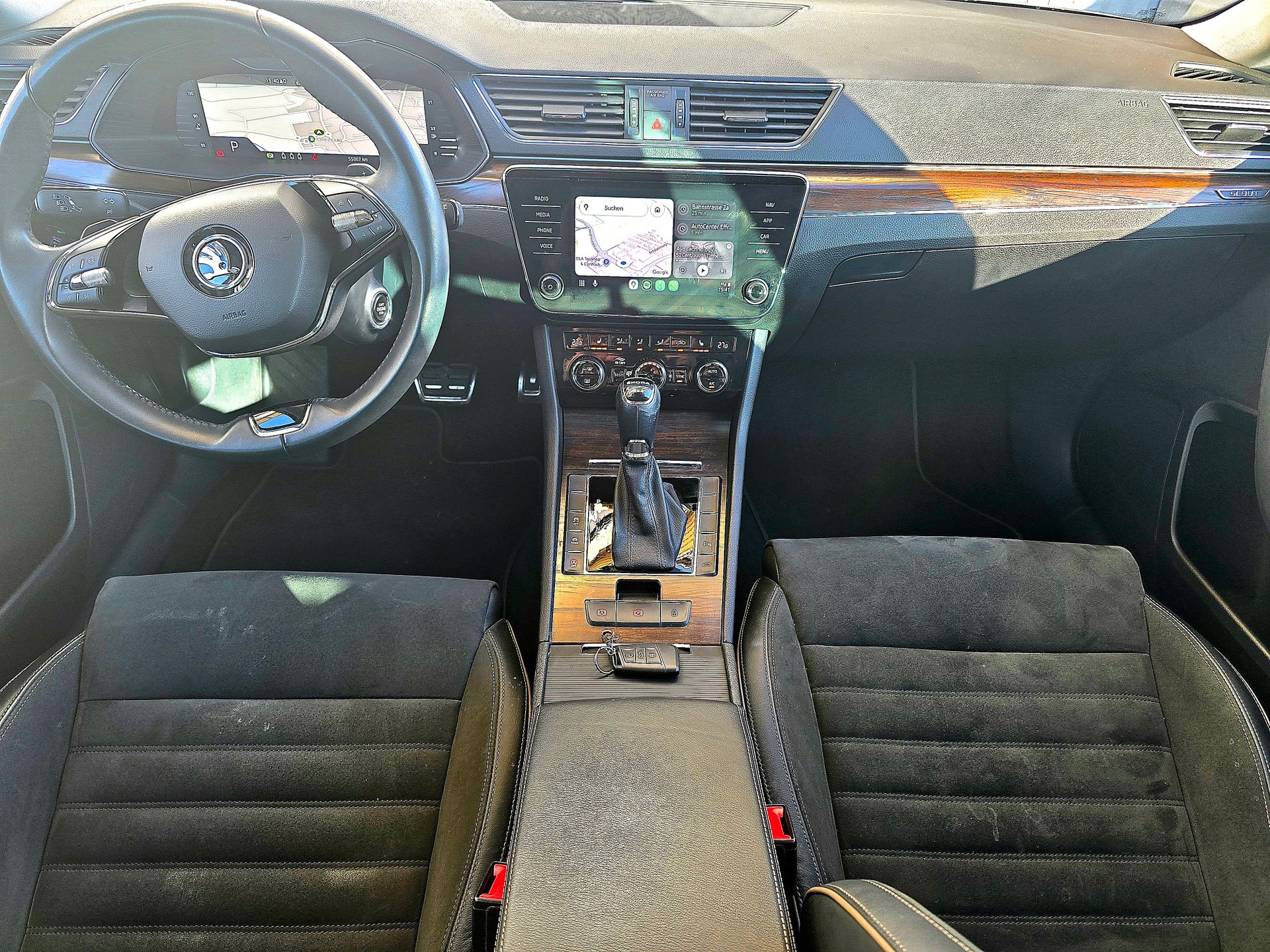 SKODA Superb 2.0 TDi Scout 4x4 DSG-image-8