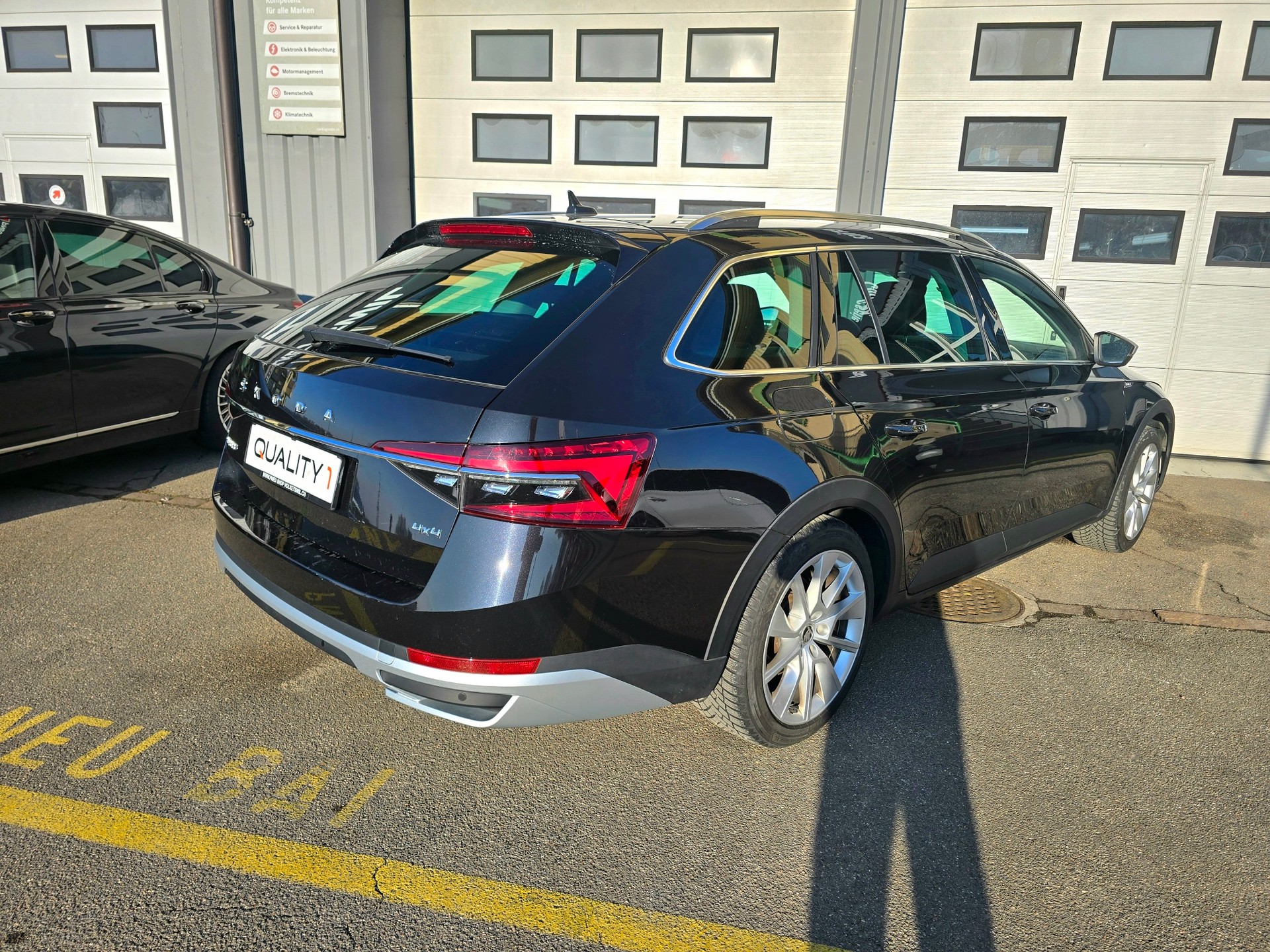 SKODA Superb 2.0 TDi Scout 4x4 DSG-image-6
